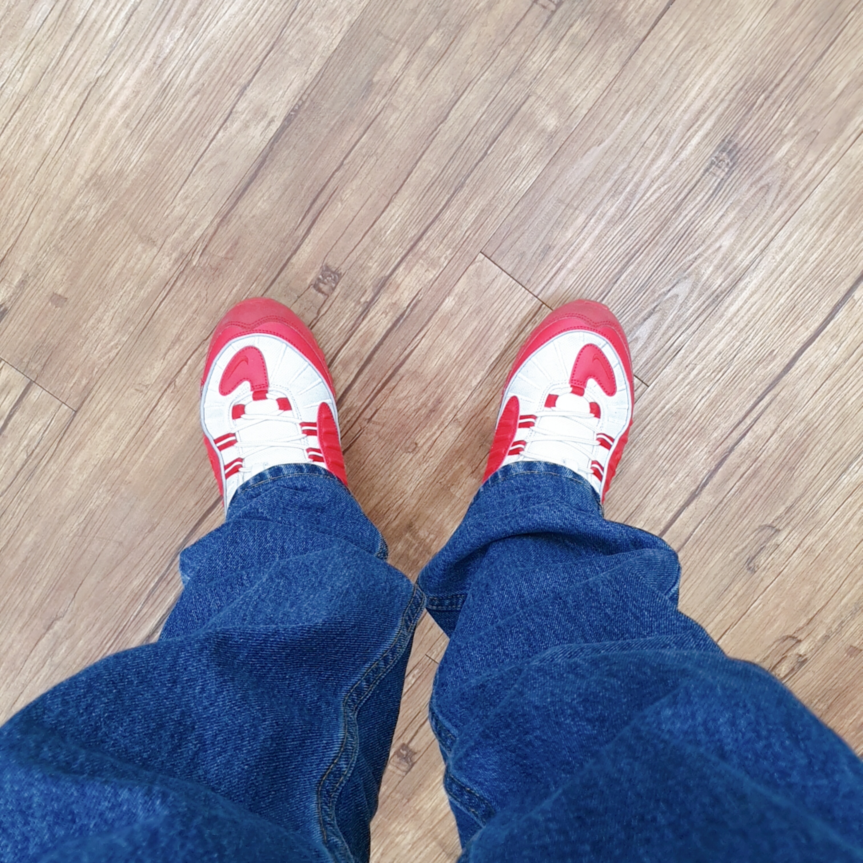 Nike Air Max 98 University Red White 착용 스타일