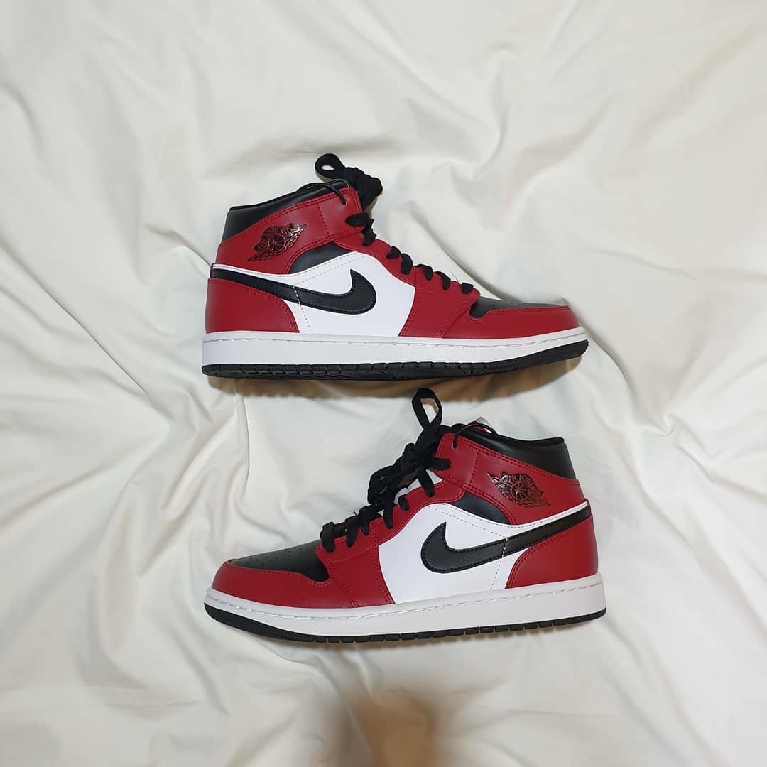Jordan 1 Mid Chicago Black Toe 착용 스타일 - 1