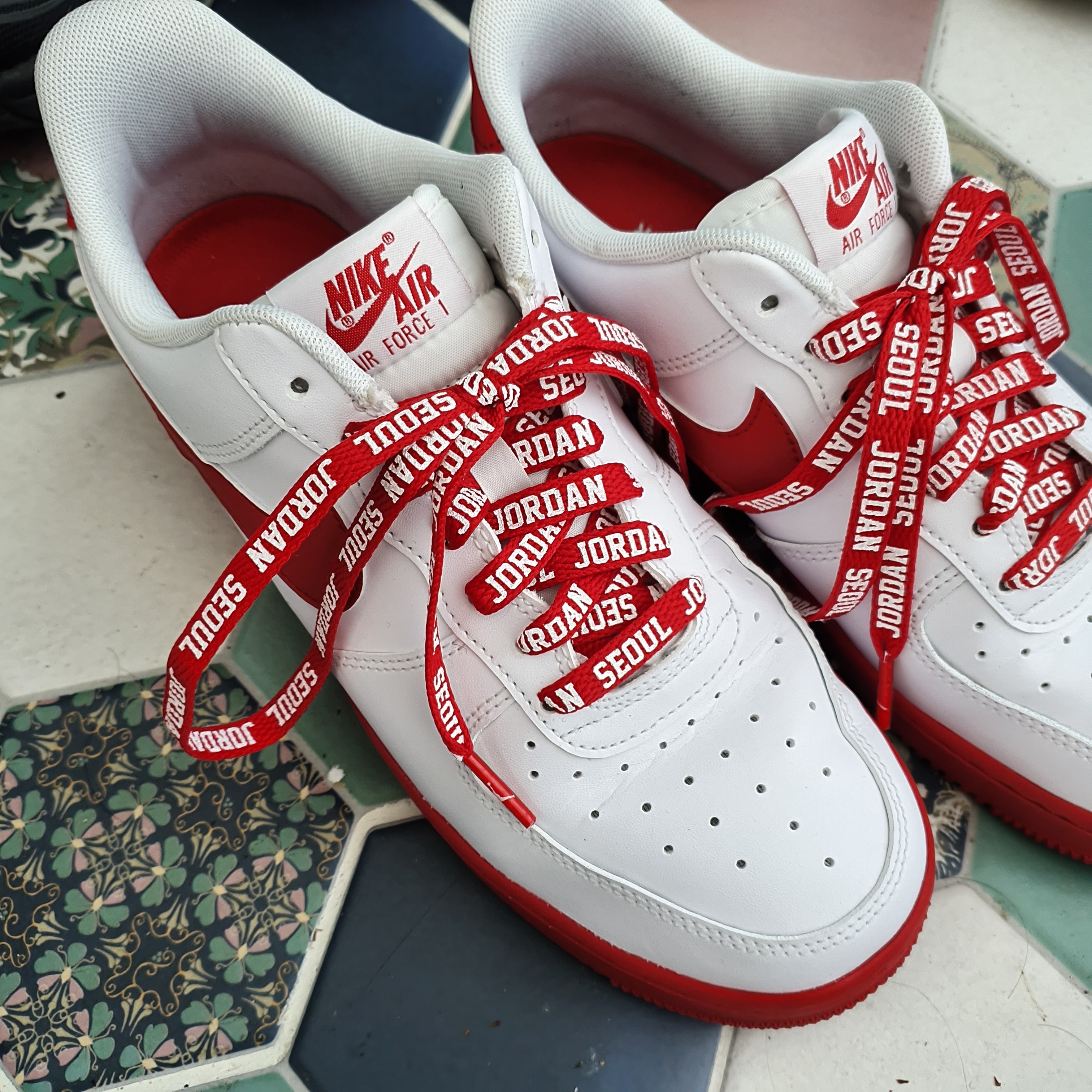 Nike Air Force 1 Low White Red Midsole 착용 스타일