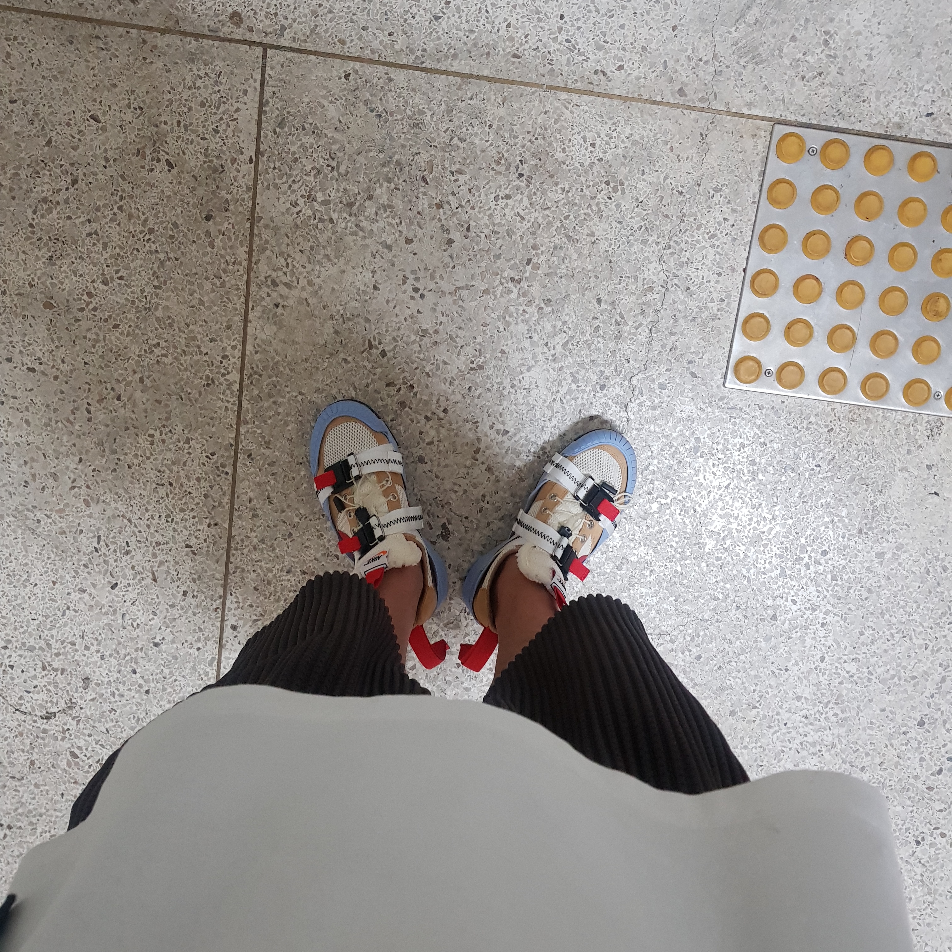 Nike x Tom Sachs Mars Yard Overshoe 3.0 착용 스타일 - 1
