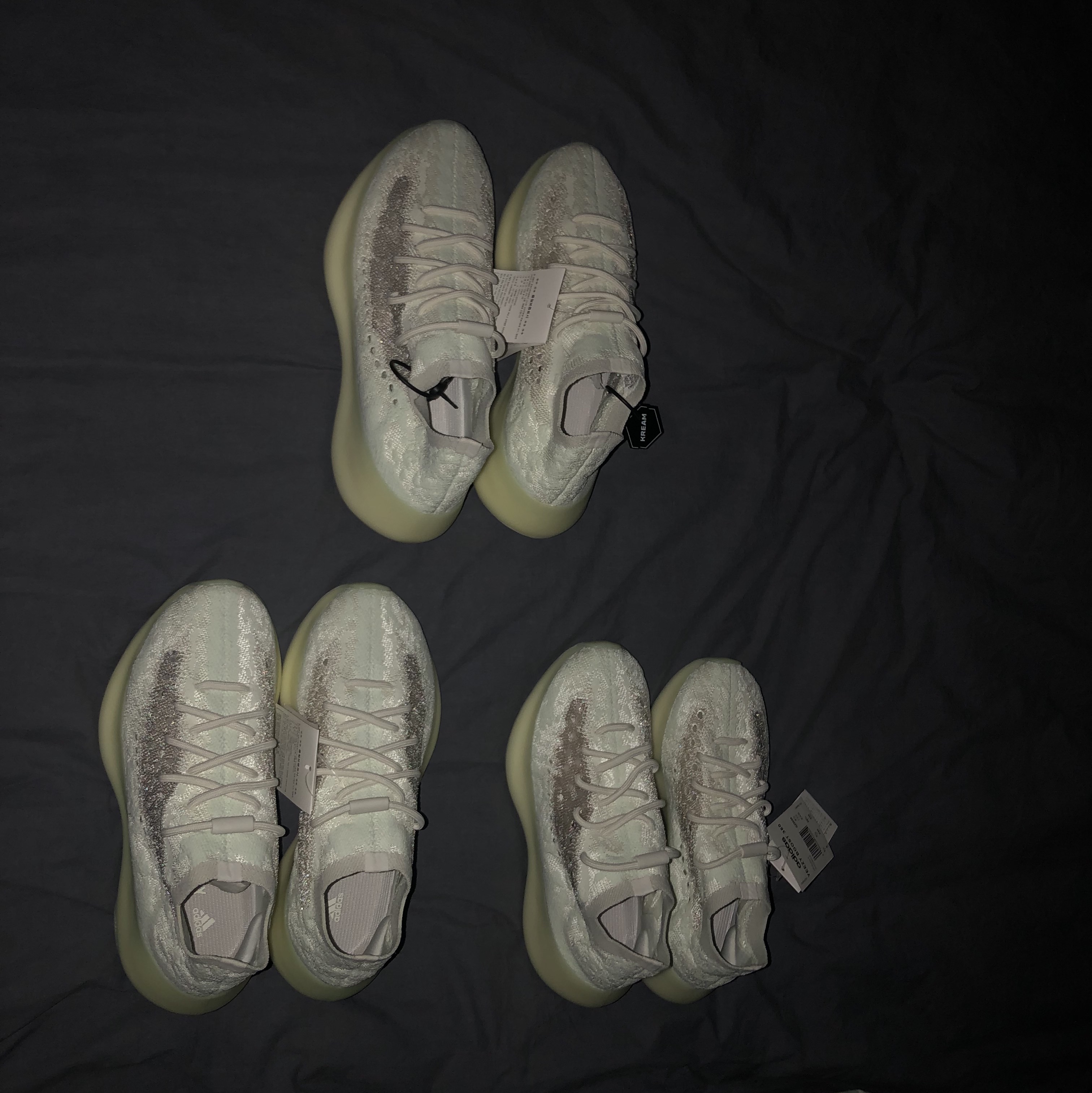 Adidas Yeezy Boost 380 Calcite Glow 착용 스타일 - 2