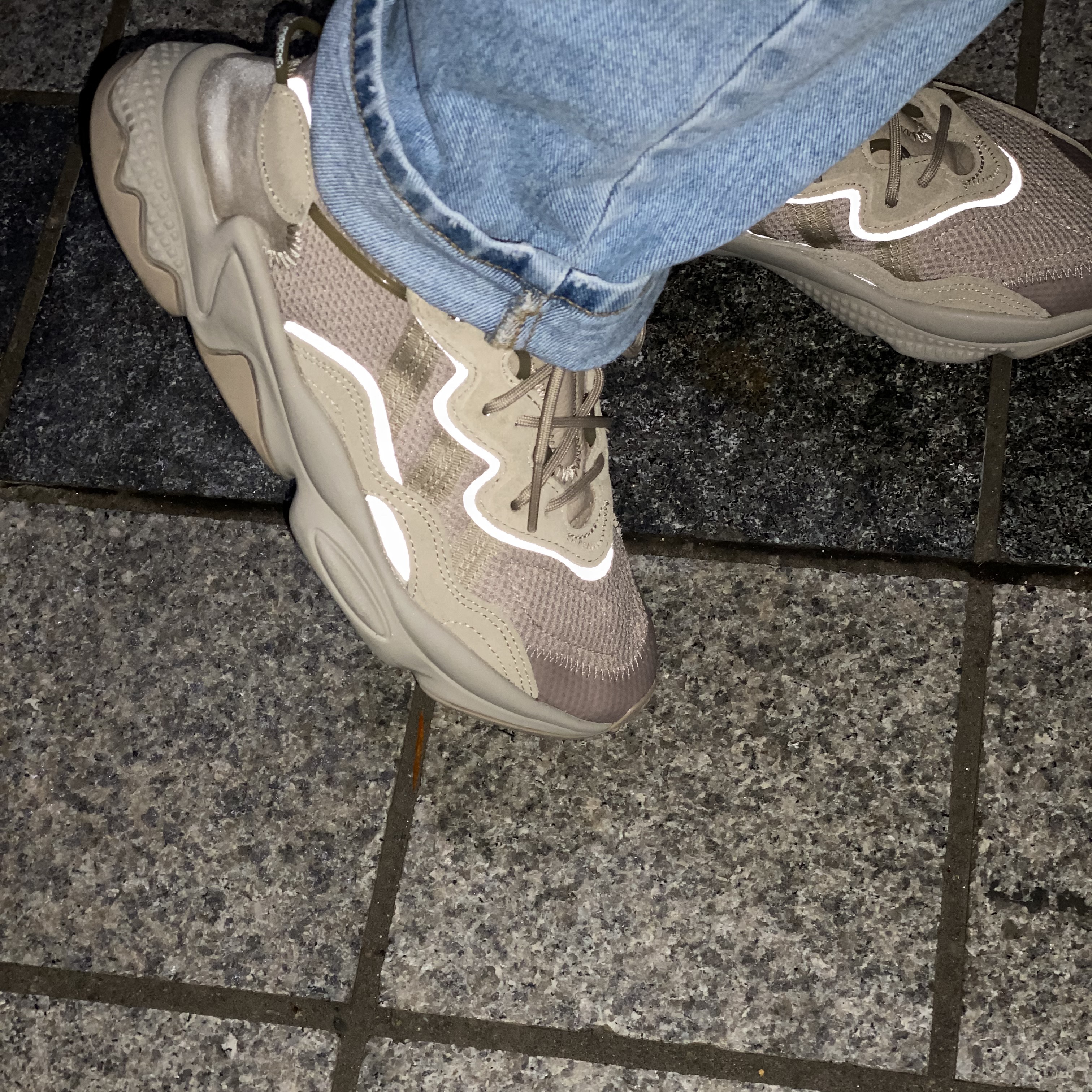 (W) Adidas Ozweego Trace Khaki 착용 스타일 - 1