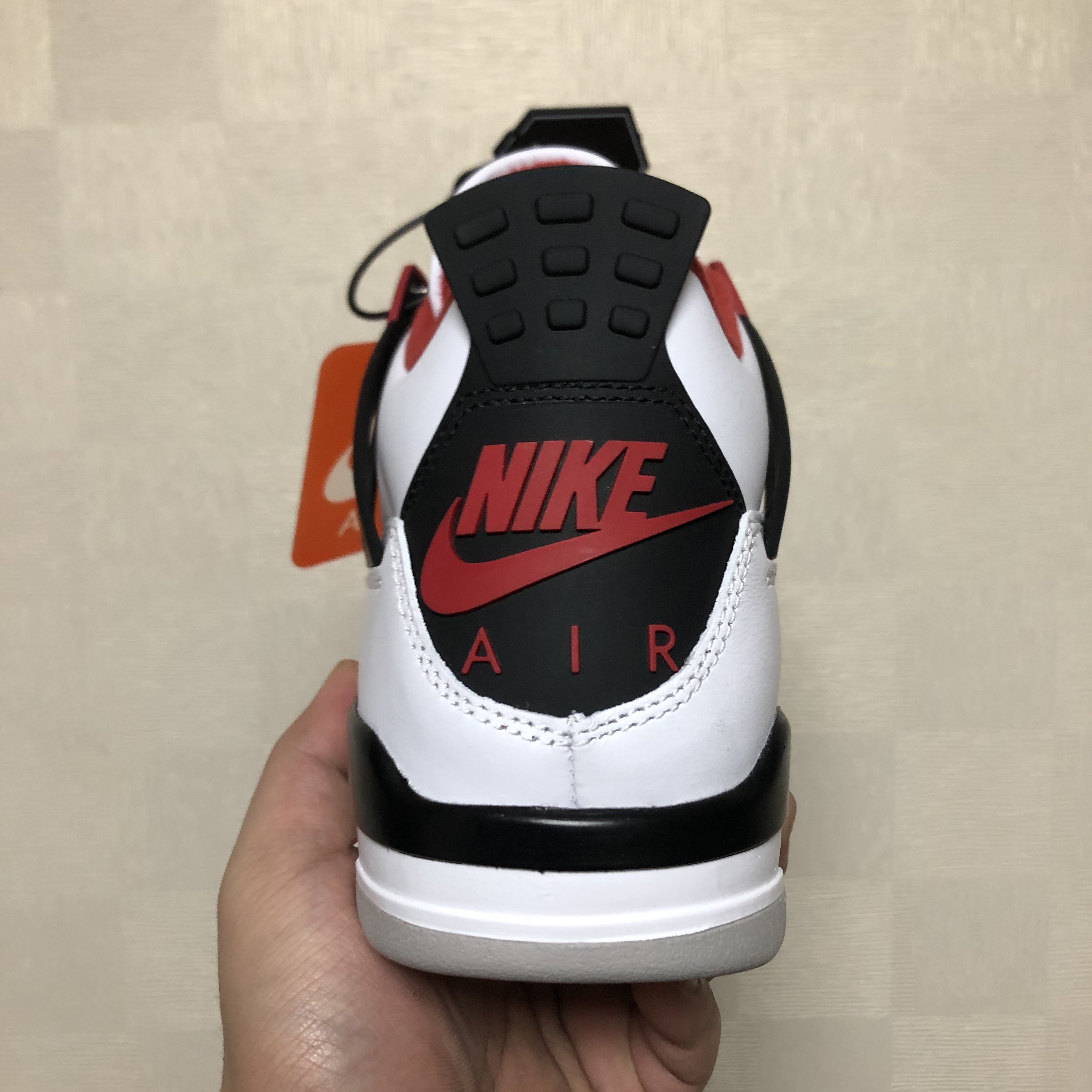 Jordan 4 Retro OG Fire Red 2020 착용 스타일 - 3