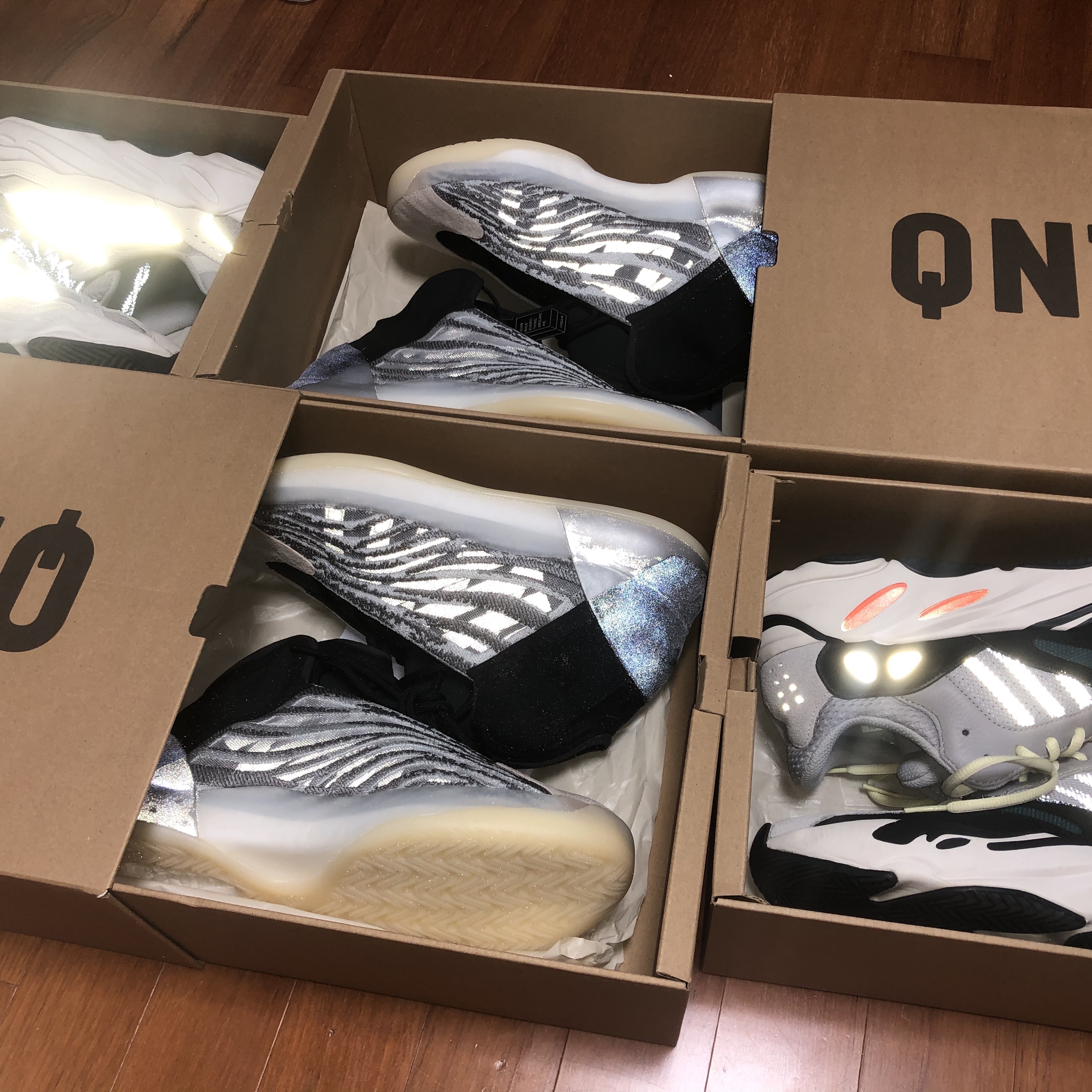 Adidas Yeezy QNTM Lifestyle, Adidas Yeezy Boost 700 V2 Static 2018 착용 스타일 - 2