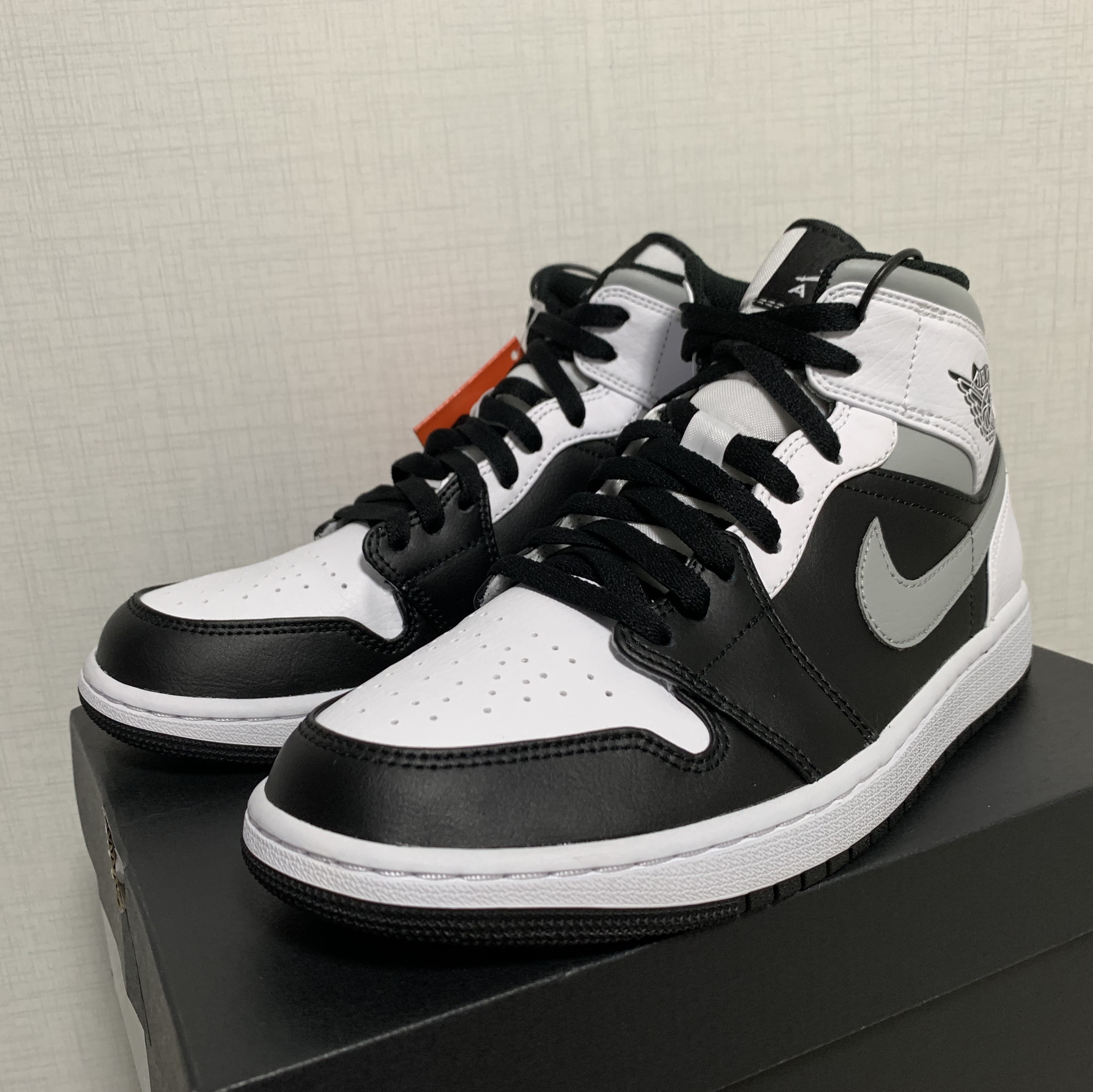 Jordan 1 Mid White Shadow 착용 스타일