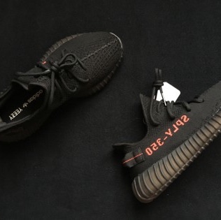 Adidas Yeezy Boost 350 V2 Black Red 2020 착용 스타일