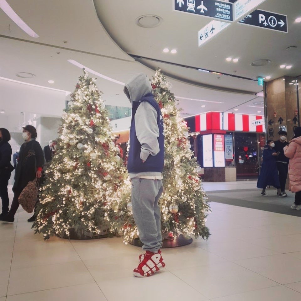Nike x Supreme Air More Uptempo Suptempo Red 착용 스타일