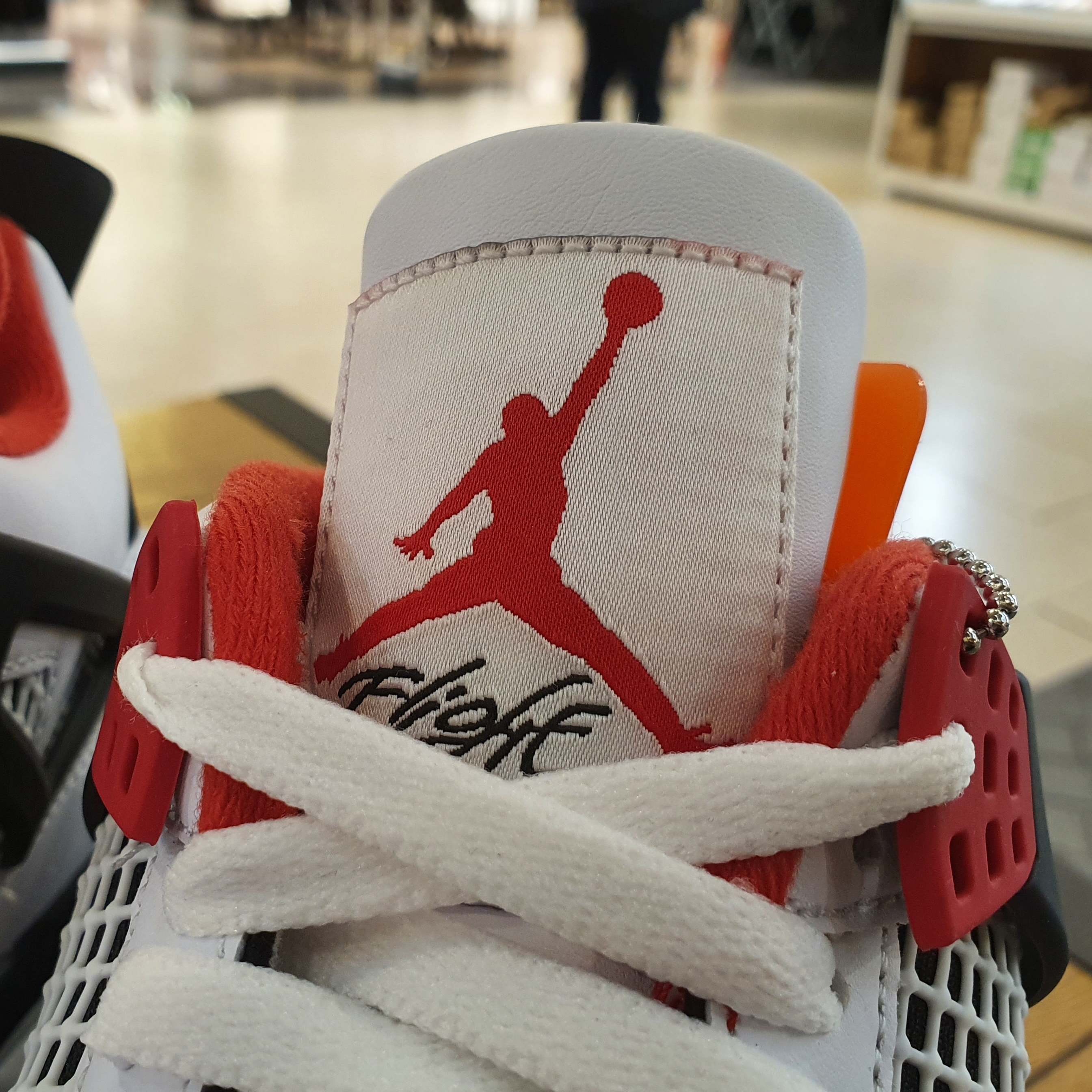 Jordan 4 Retro OG Fire Red 2020 착용 스타일 - 3