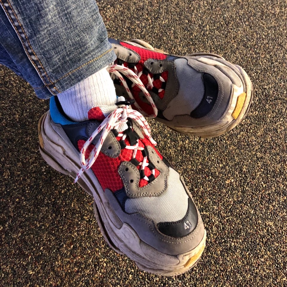 Balenciaga Triple S Grey Red Blue 2018 Reissue 착용 스타일