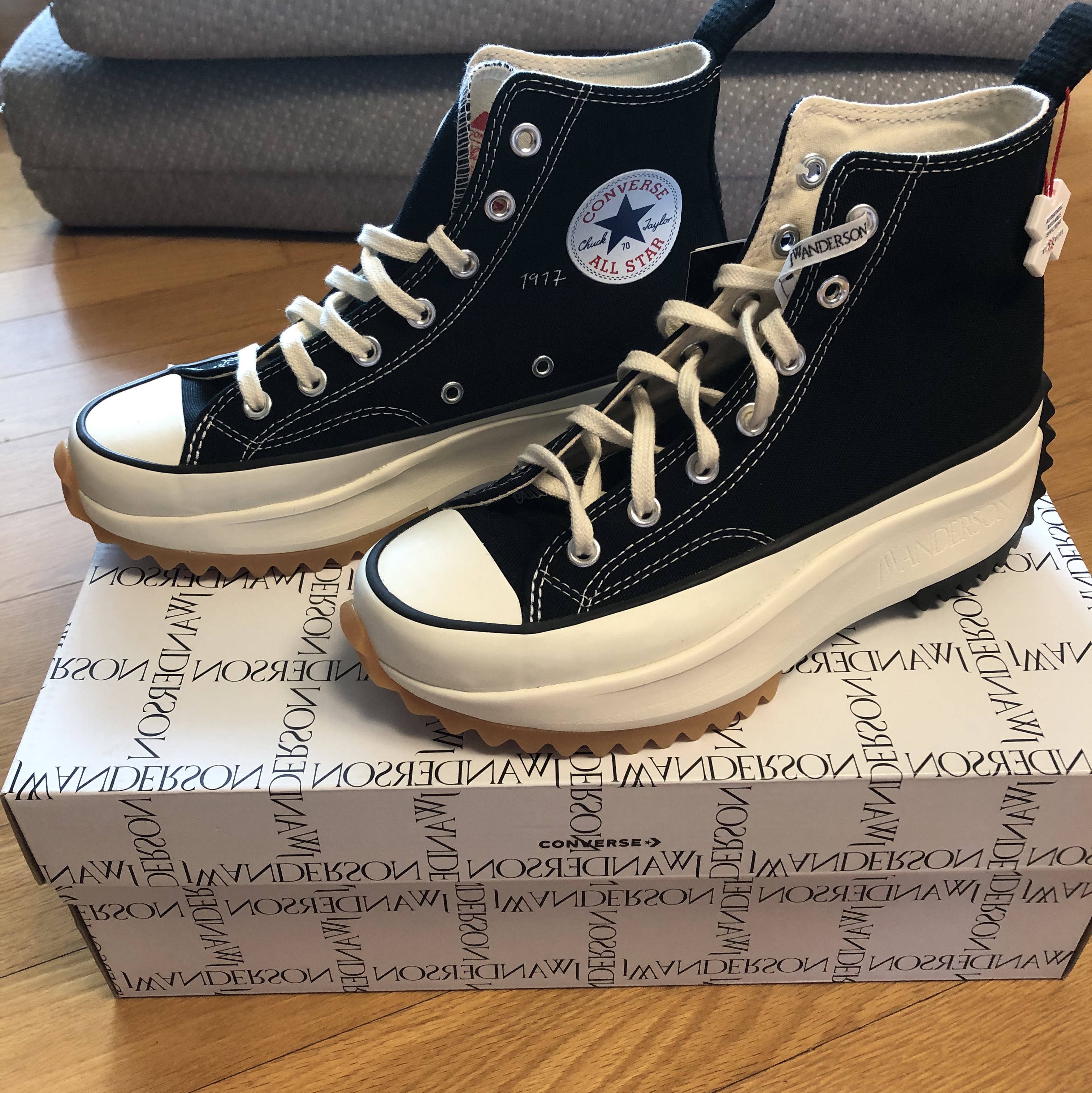 Converse x JW Anderson Run Star Hike Hi Black 착용 스타일 - 1