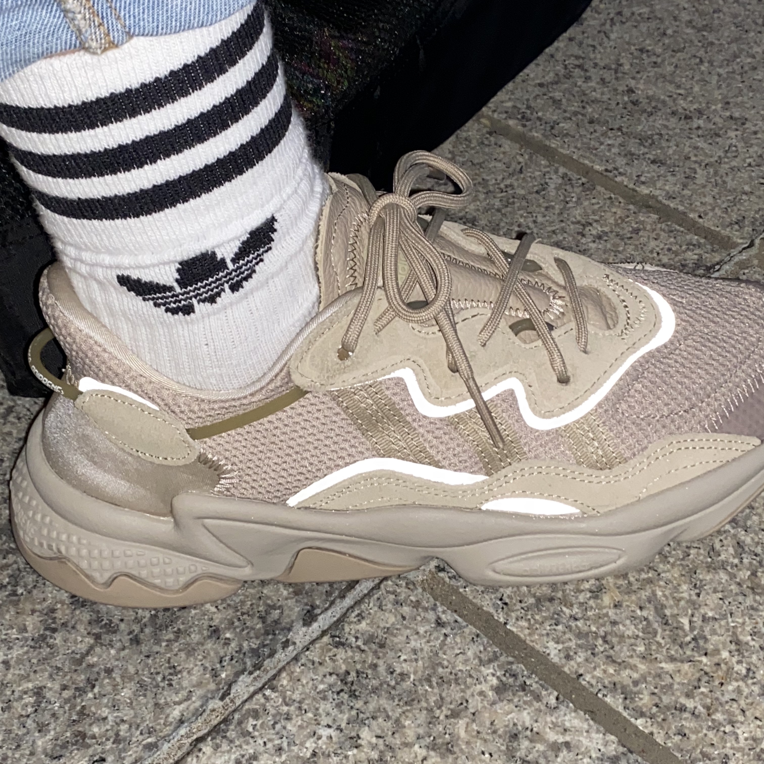 (W) Adidas Ozweego Trace Khaki 착용 스타일 - 2