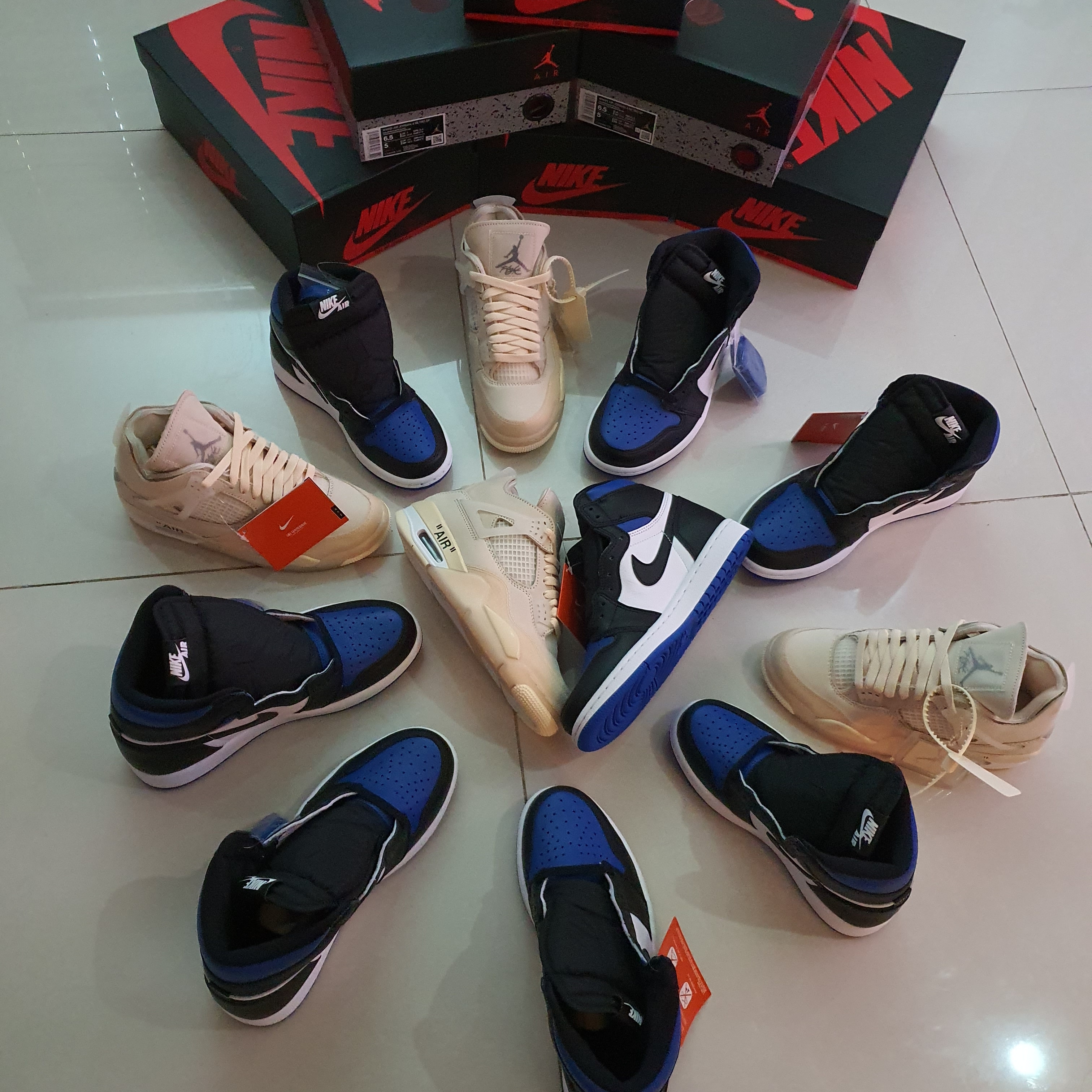 Jordan 1 Retro High OG Royal Toe, (W) Jordan 4 x Off-White Retro SP Sail 착용 스타일
