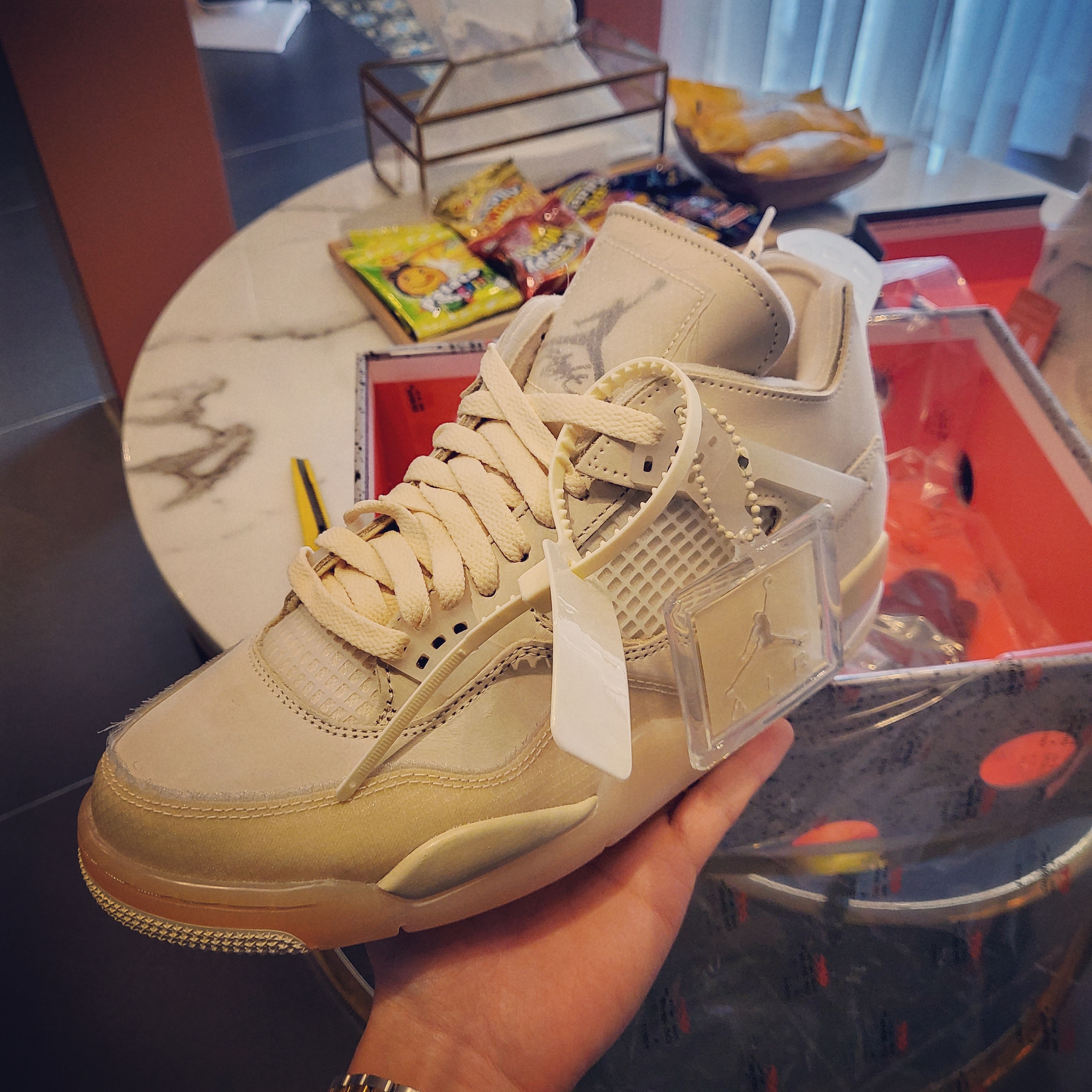 (W) Jordan 4 x Off-White Retro SP Sail 착용 스타일