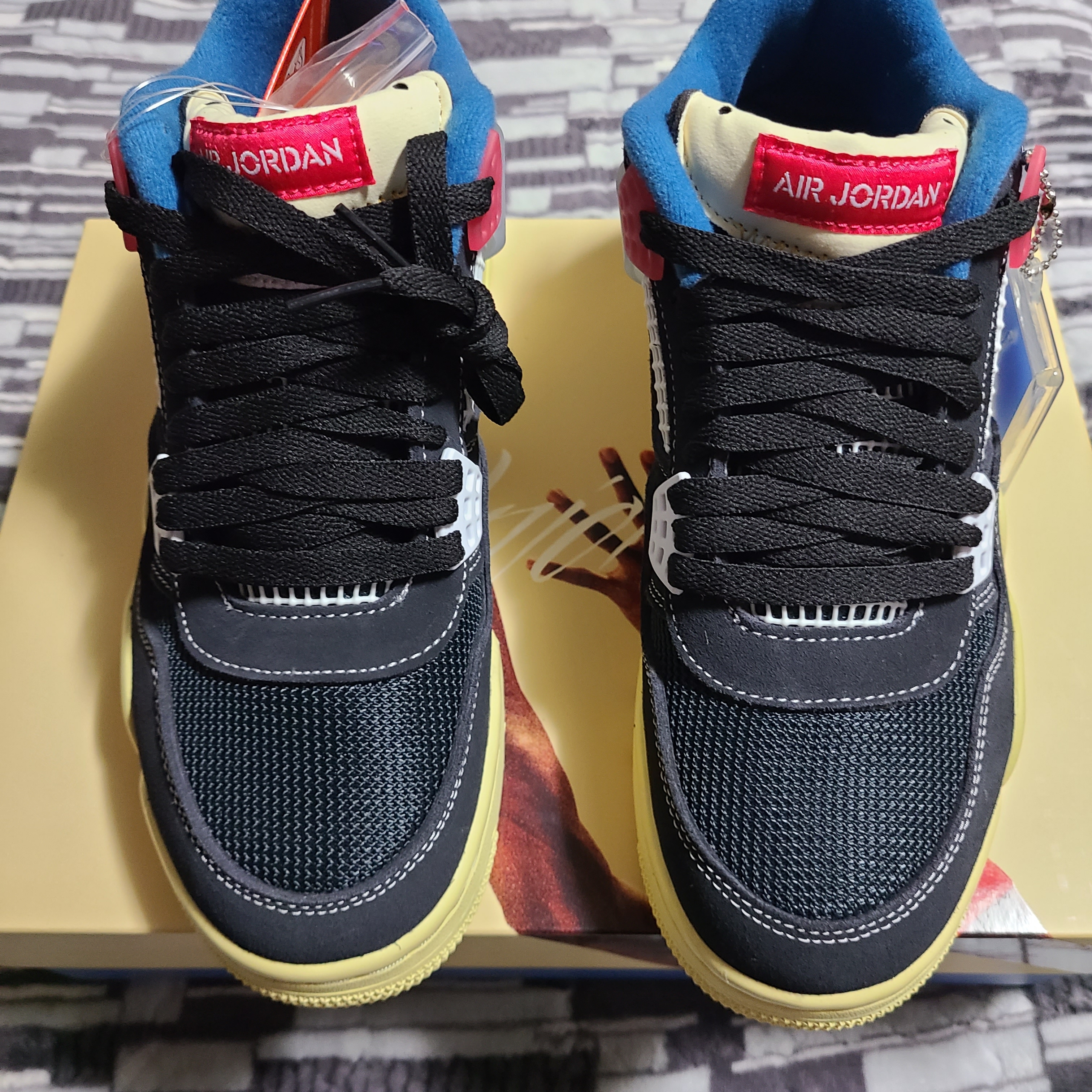 Jordan 4 x Union Retro Off Noir 착용 스타일 - 1