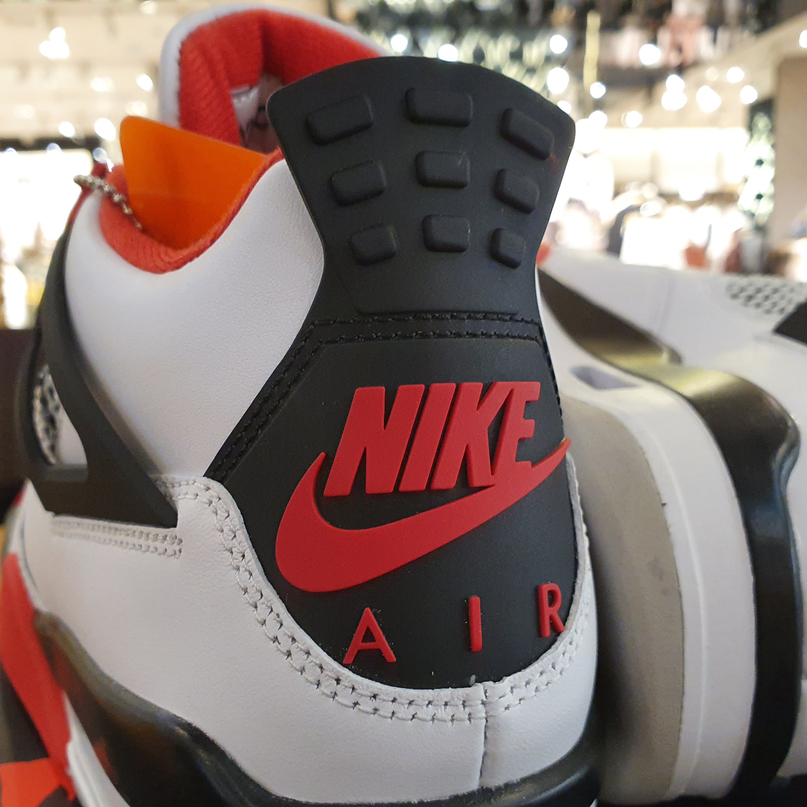 Jordan 4 Retro OG Fire Red 2020 착용 스타일 - 4