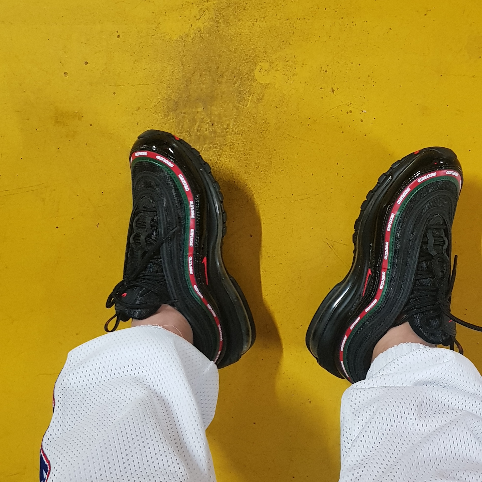 Nike x Undefeated Air Max 97 Black 착용 스타일 - 1