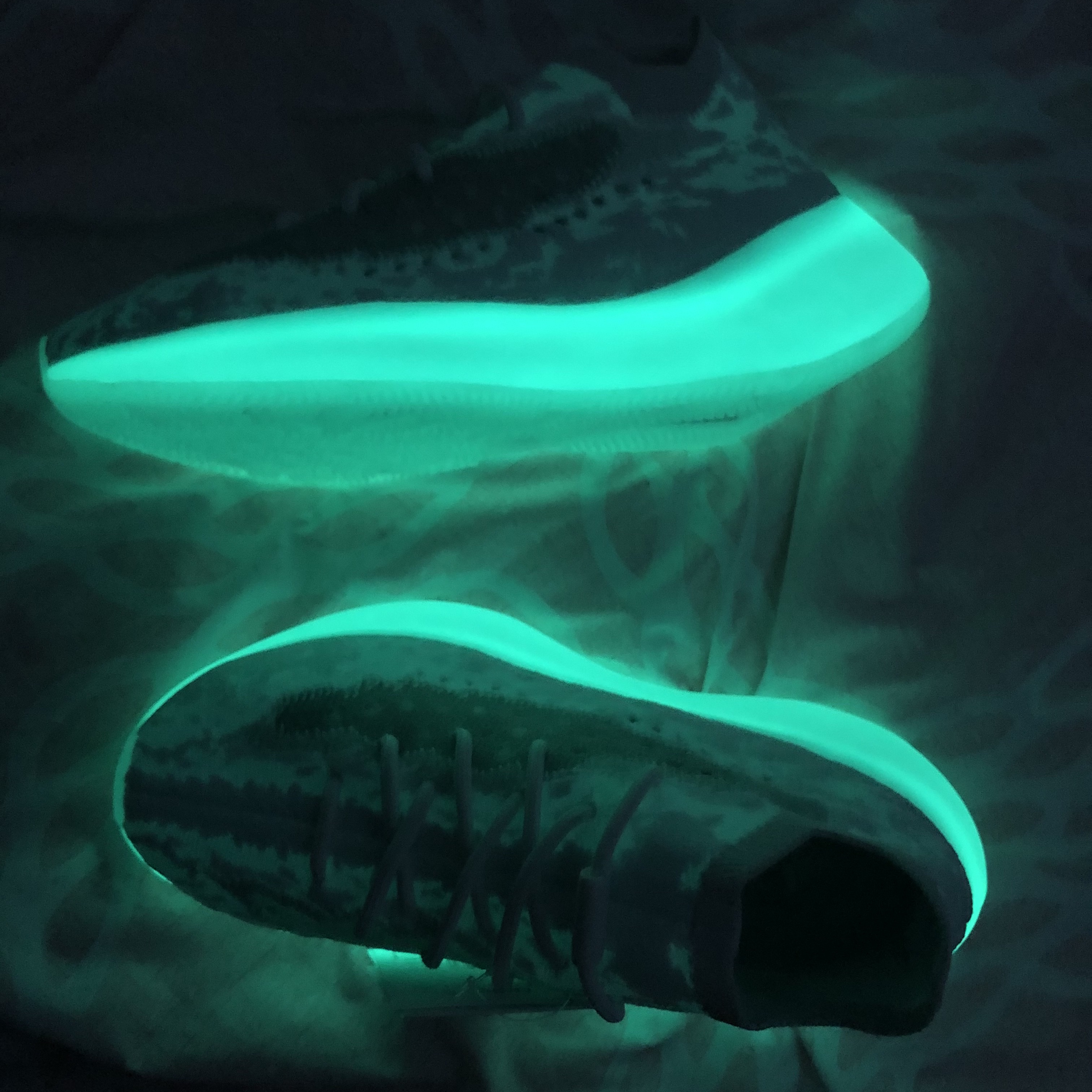 Adidas Yeezy Boost 380 Calcite Glow 착용 스타일 - 4