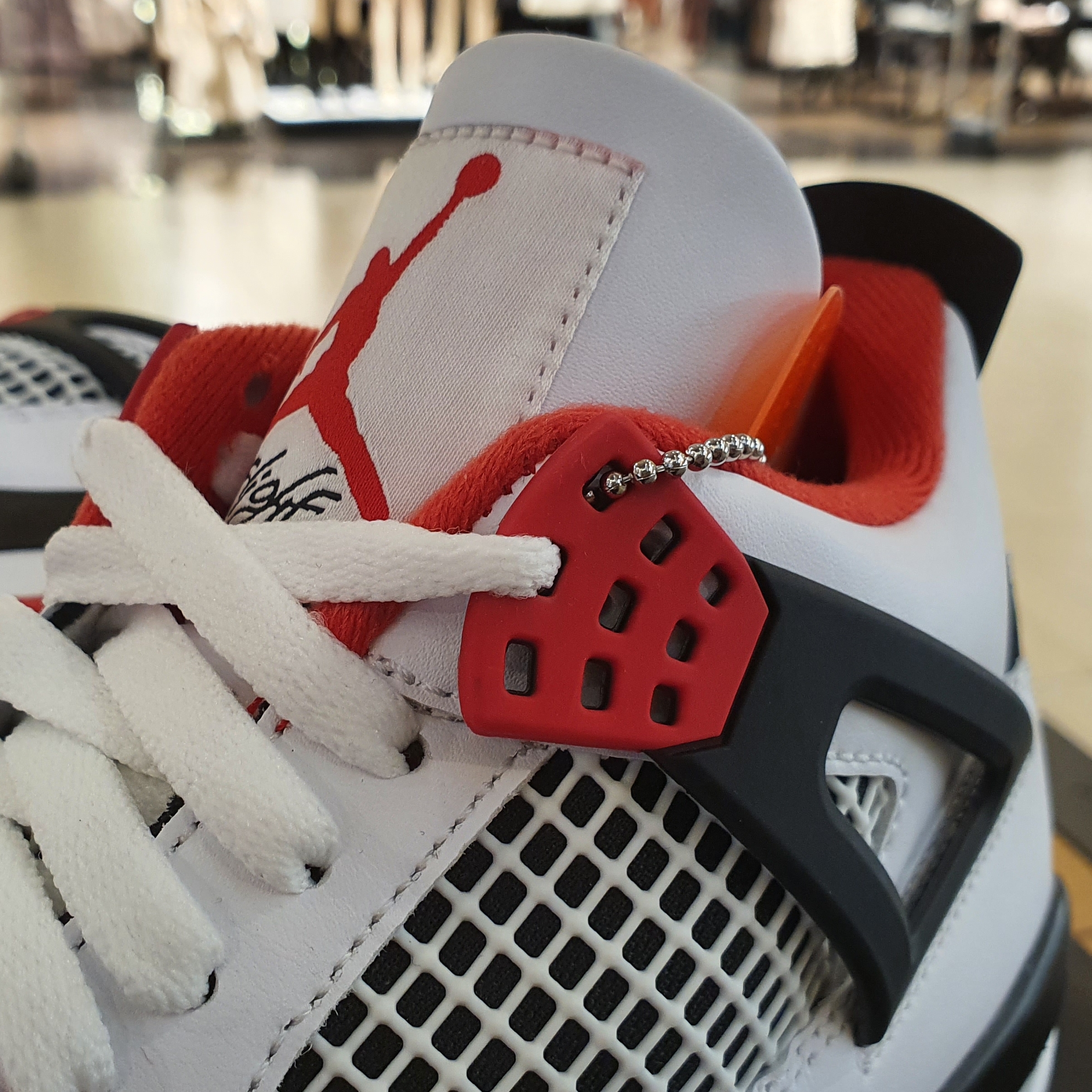 Jordan 4 Retro OG Fire Red 2020 착용 스타일 - 2
