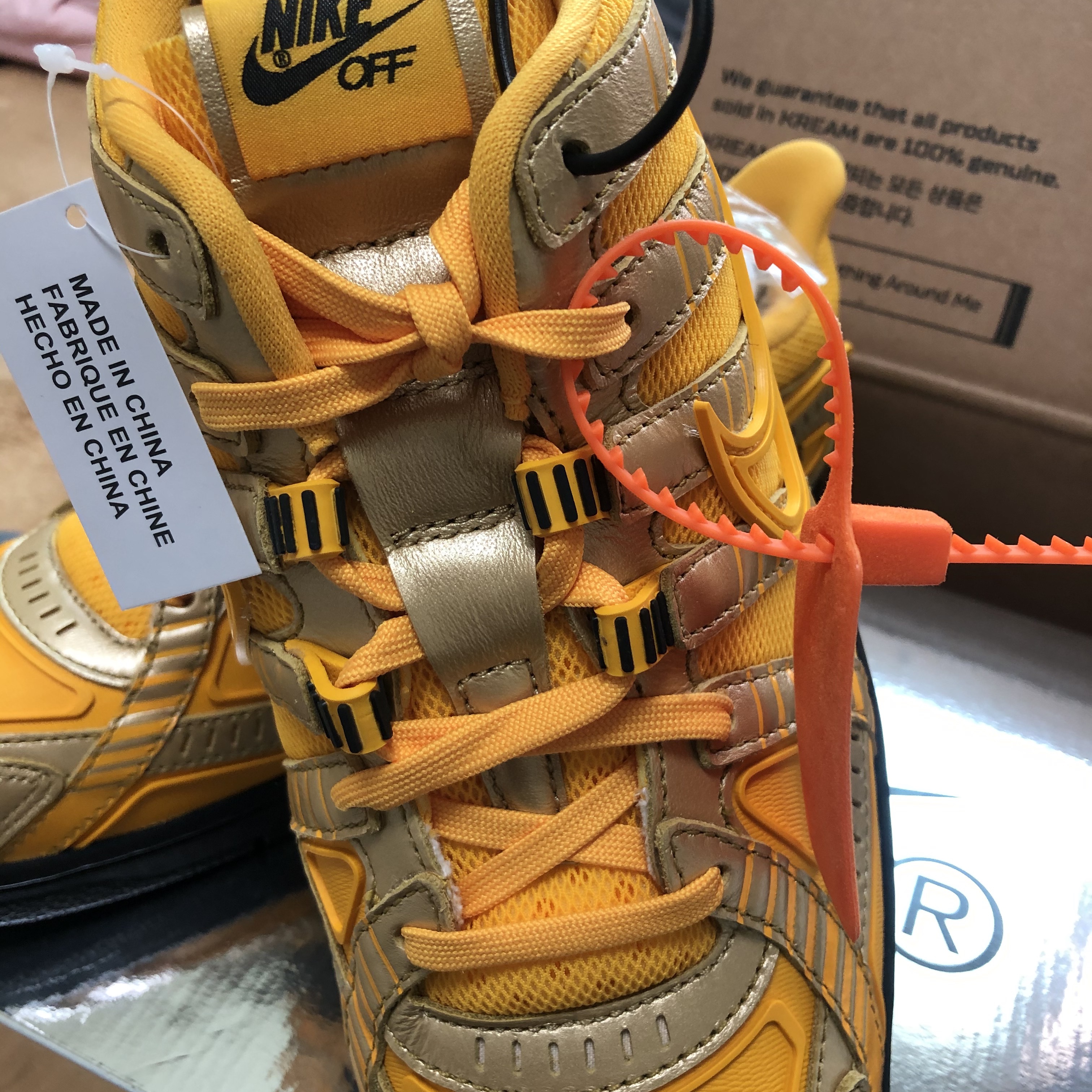 Nike x Off-White Air Rubber Dunk University Gold 착용 스타일 - 1