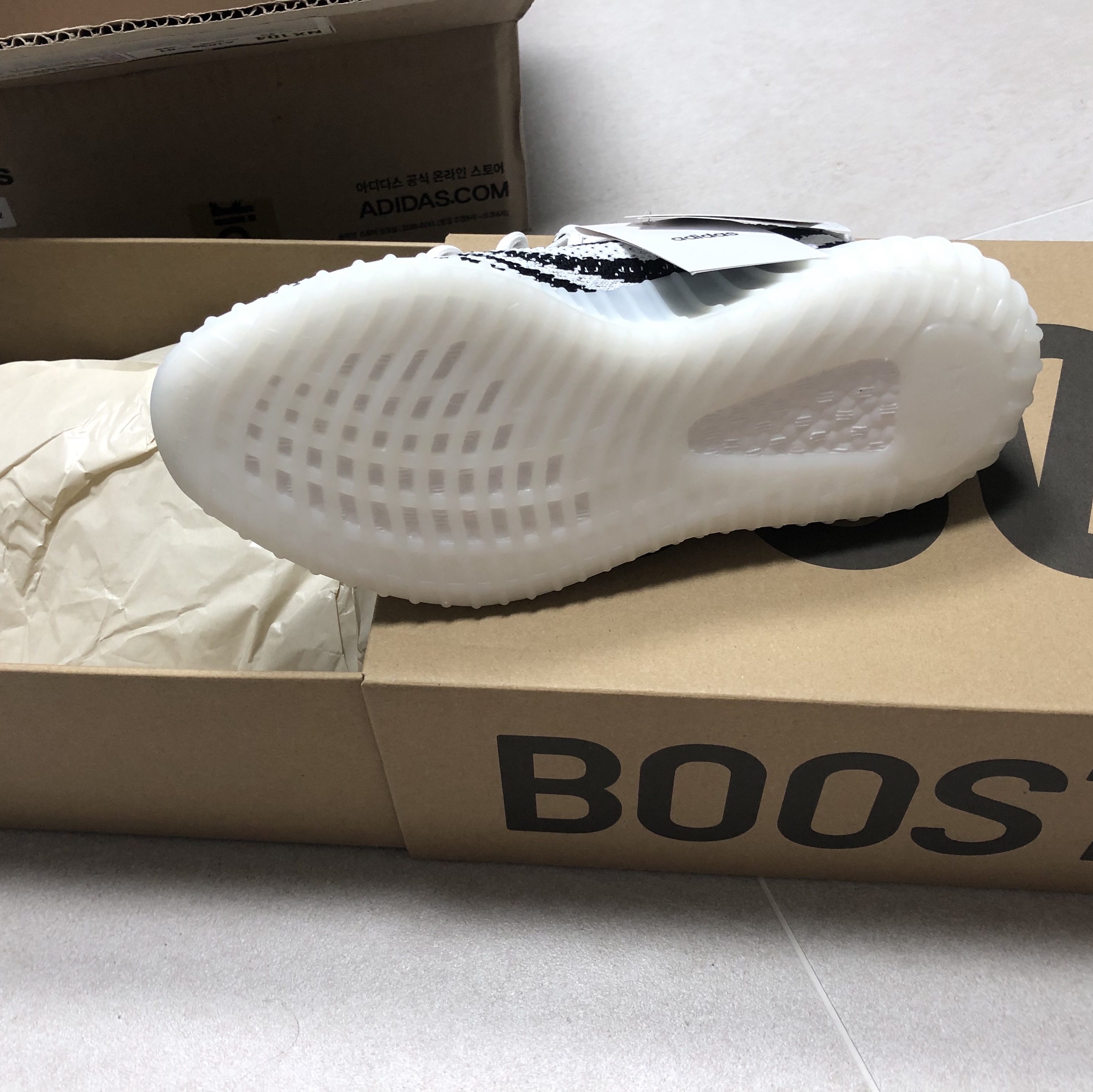 Adidas Yeezy Boost 350 V2 Zebra 2017/2019/2020 착용 스타일 - 4