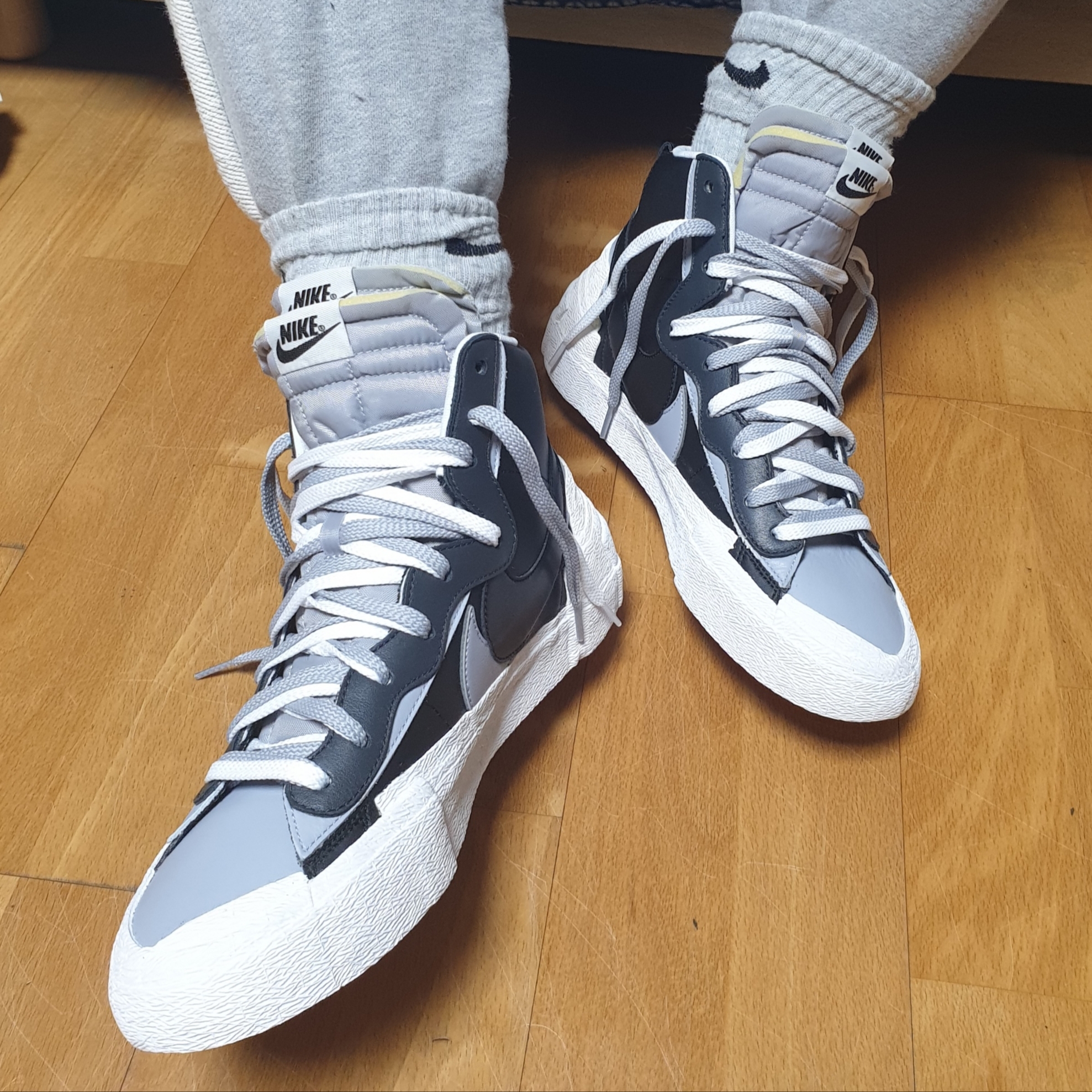Nike x Sacai Blazer Mid Black Grey 착용 스타일
