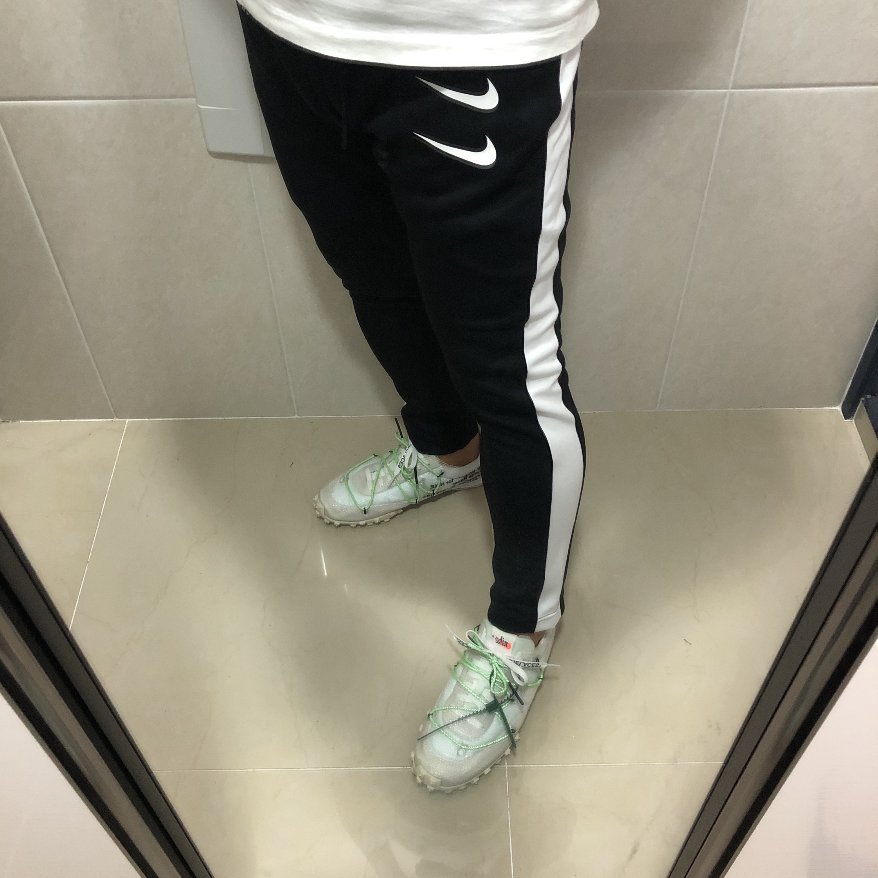 (W) Nike x Off-White Waffle Racer White 착용 스타일