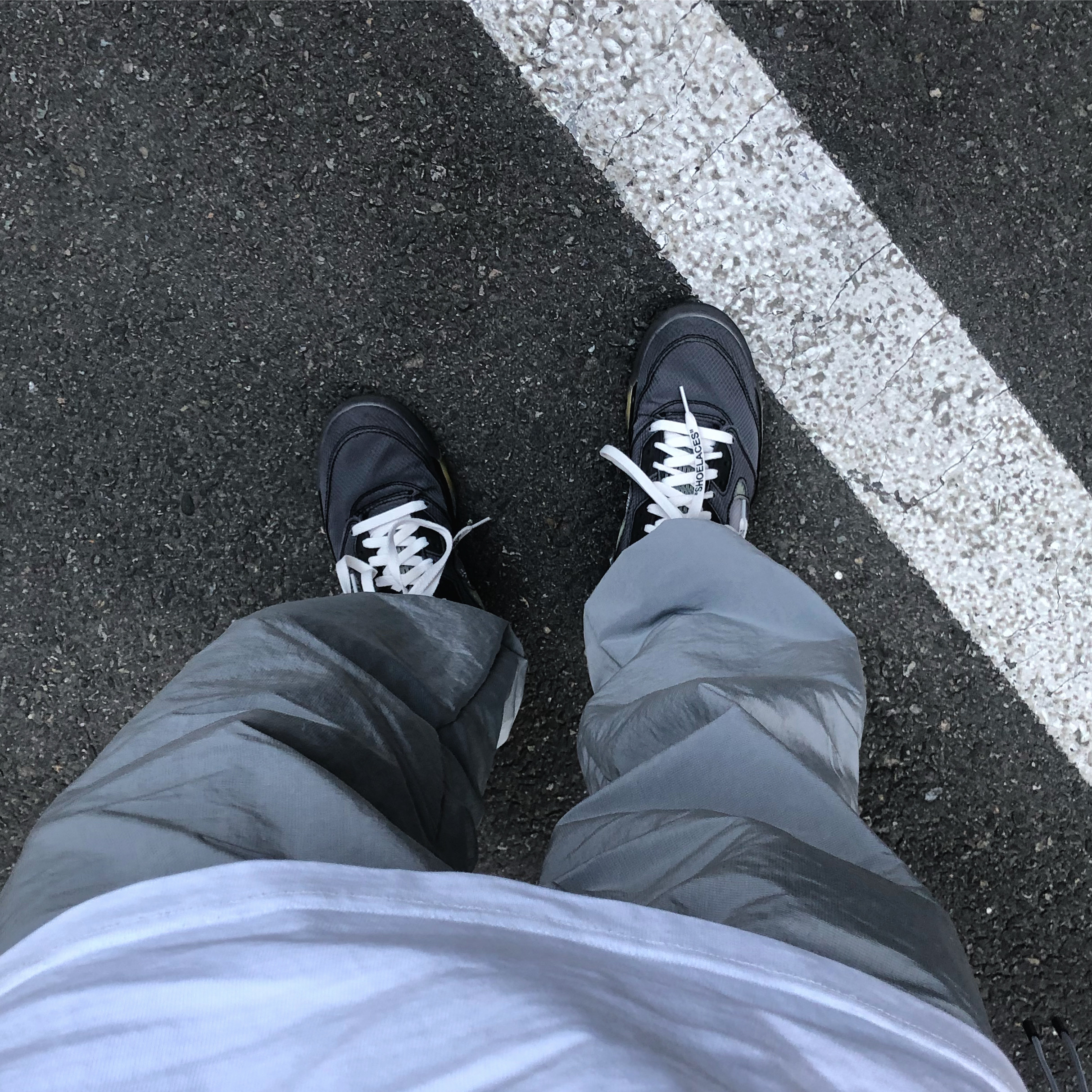 Jordan 5 x Off-White Retro SP Black Muslin 착용 스타일 - 2