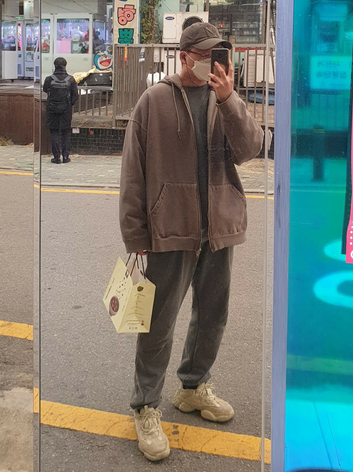 Adidas Yeezy 500 Super Moon Yellow 착용 스타일