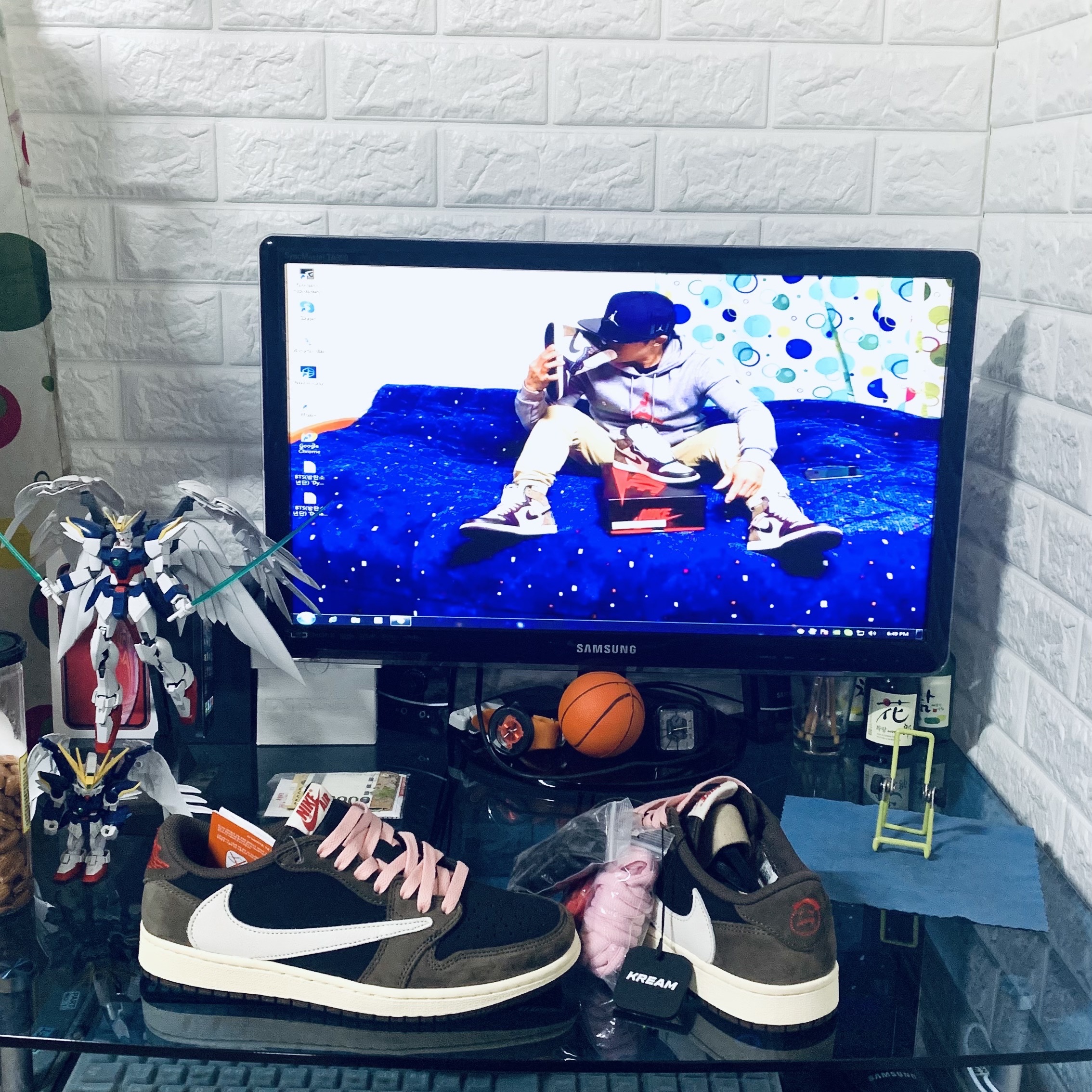 Jordan 1 x Travis Scott Retro Low OG SP Mocha 착용 스타일