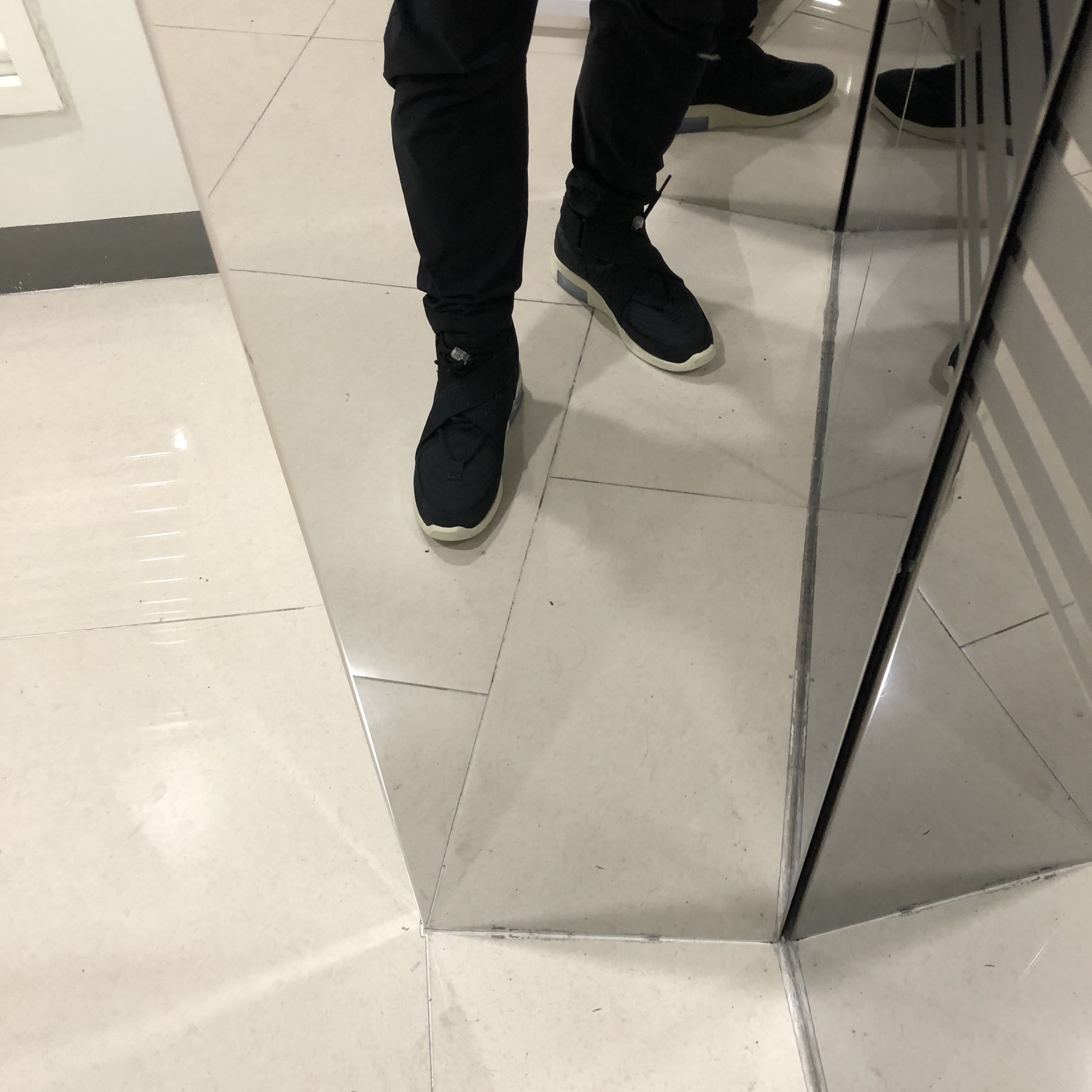 Nike x Fear of God Air Fear of God Raid Black 착용 스타일 - 1