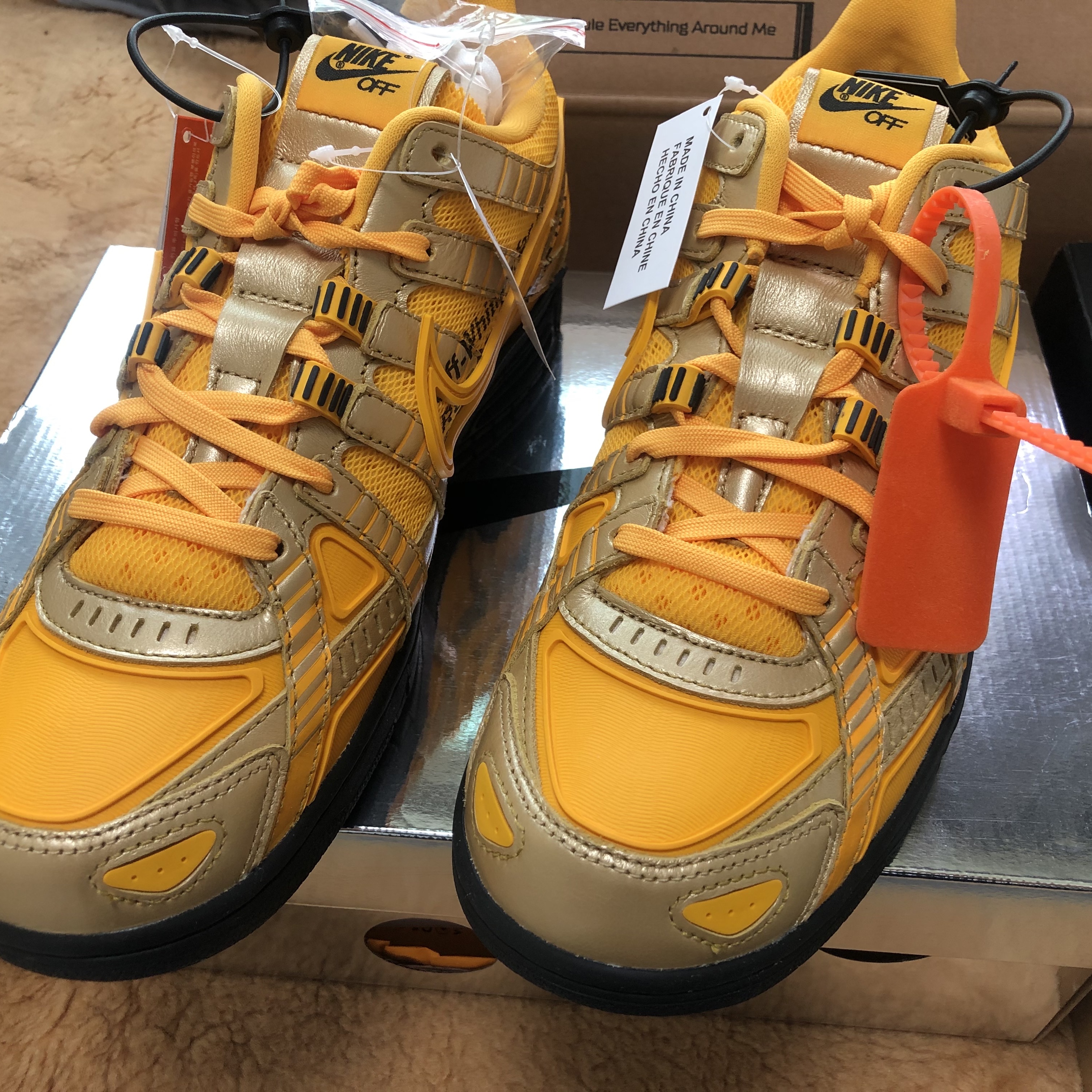 Nike x Off-White Air Rubber Dunk University Gold 착용 스타일 - 2