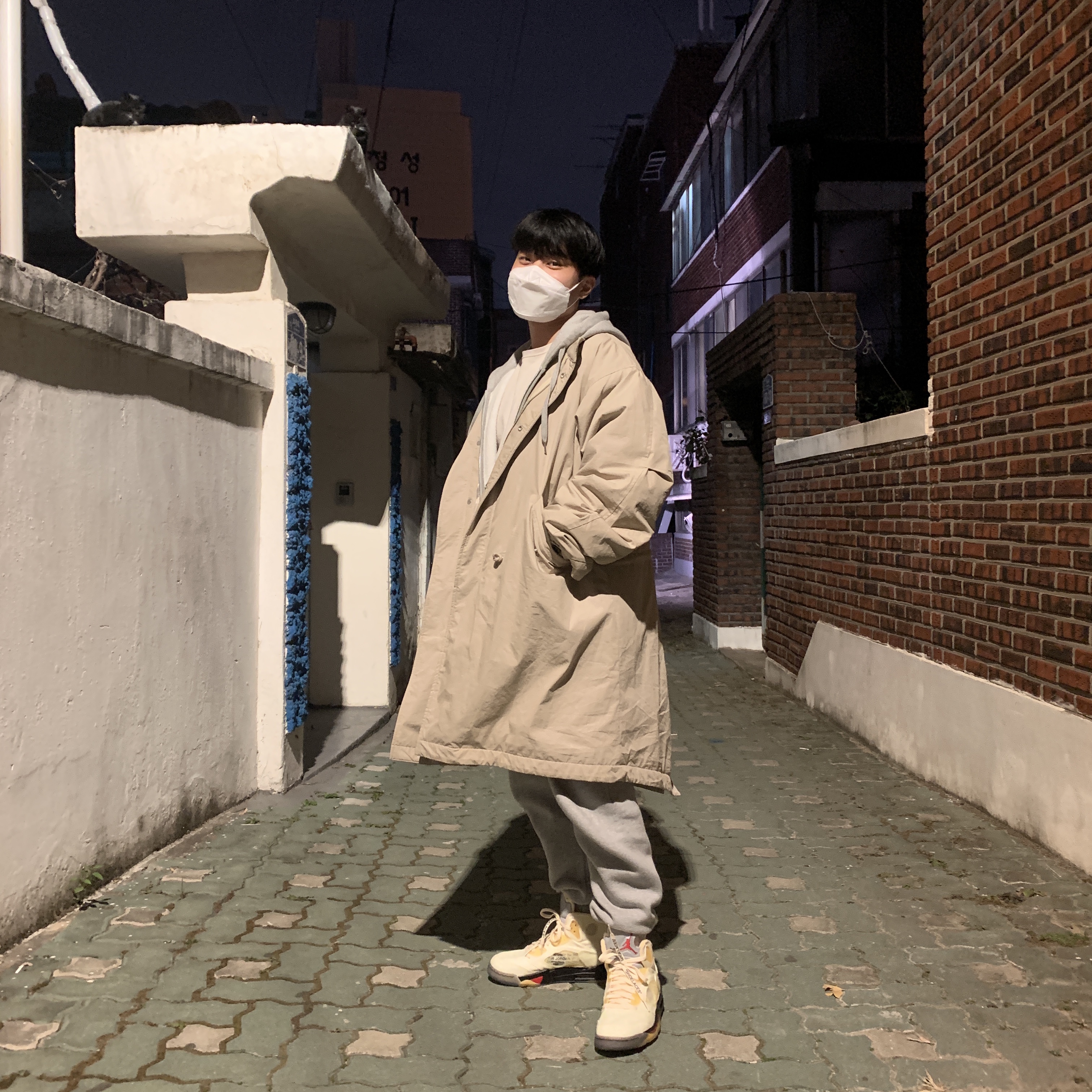 Jordan 5 x Off-White Retro SP Sail Fire Red 착용 스타일