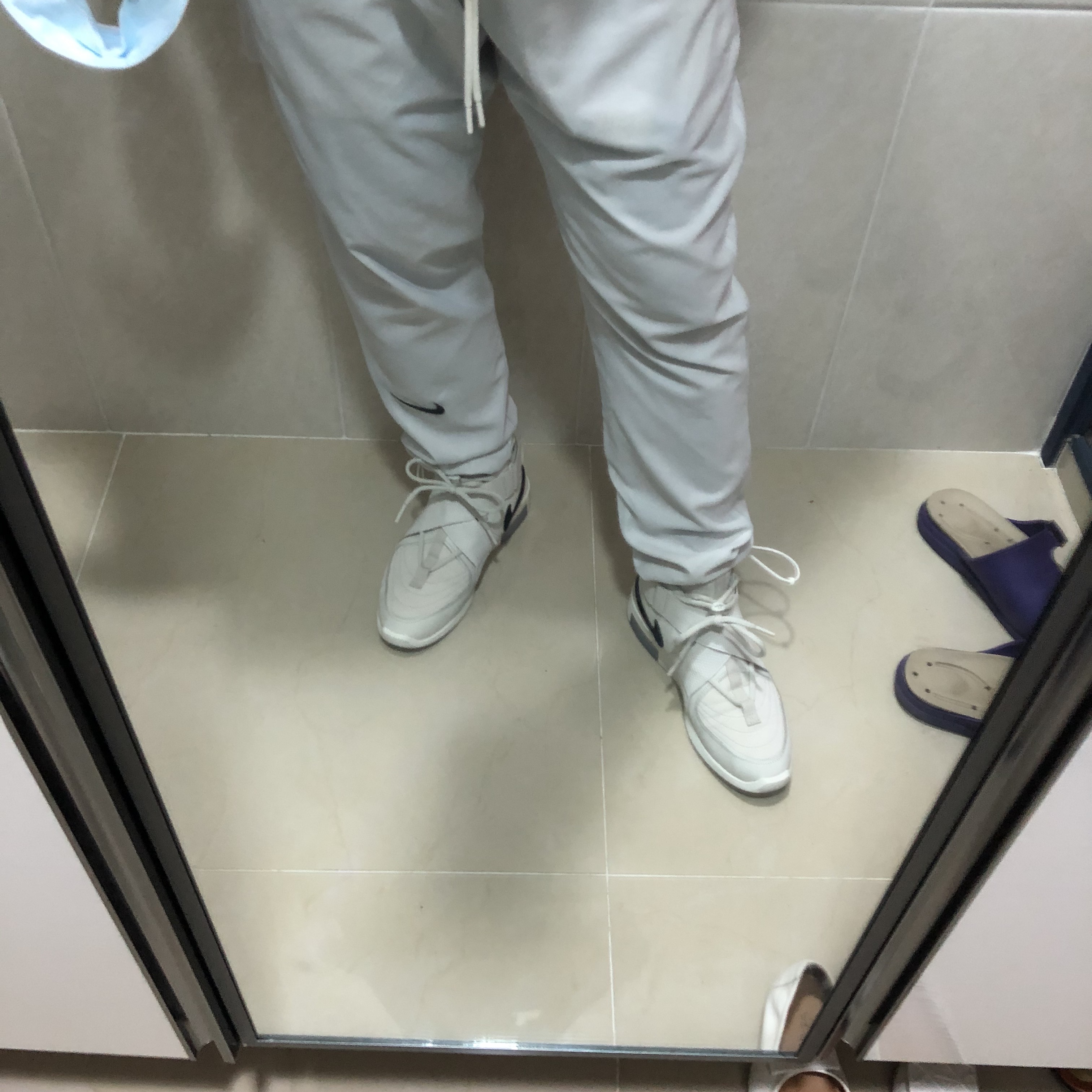 Nike x Fear of God Air Fear of God Raid Light Bone 착용 스타일