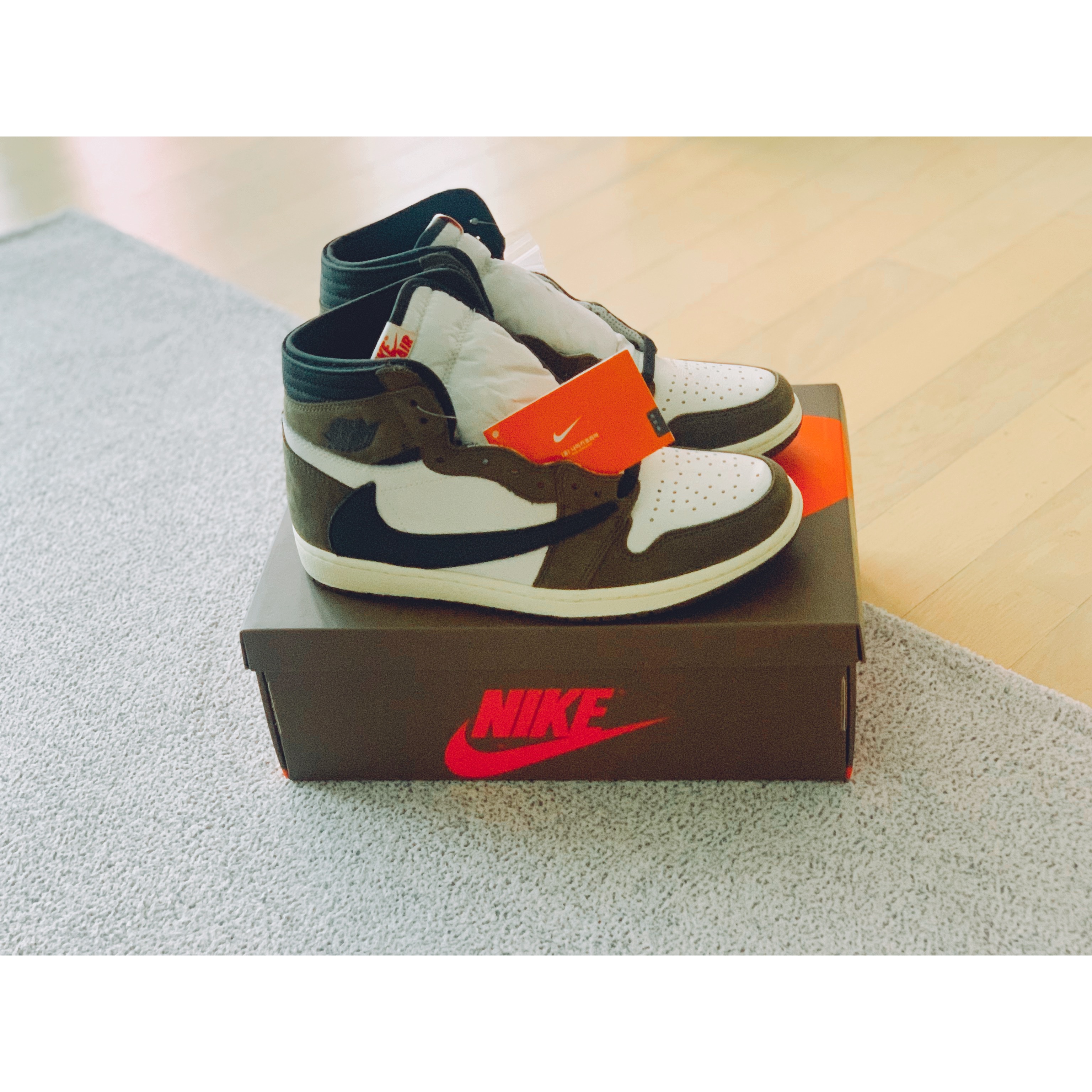 Jordan 1 x Travis Scott Retro High OG SP Mocha 착용 스타일