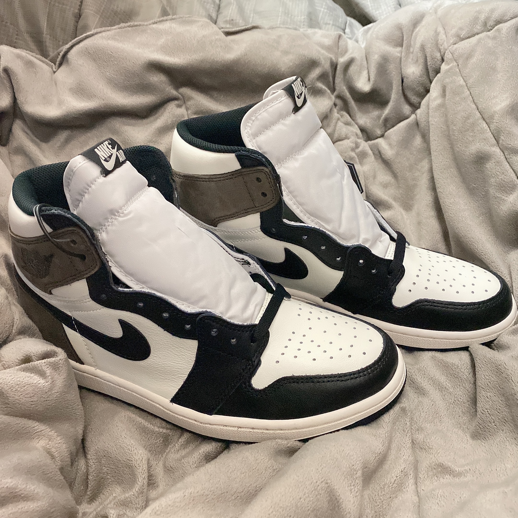 Jordan 1 Retro High OG Black Mocha 착용 스타일
