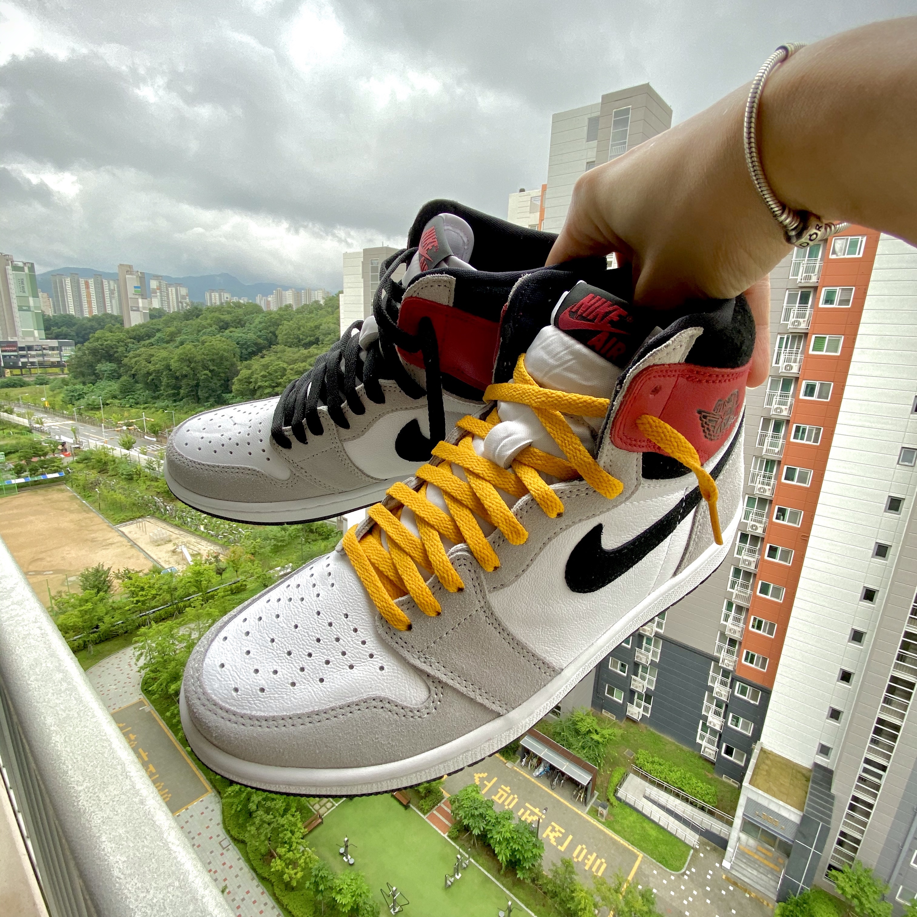 Jordan 1 Retro High OG Light Smoke Grey 착용 스타일