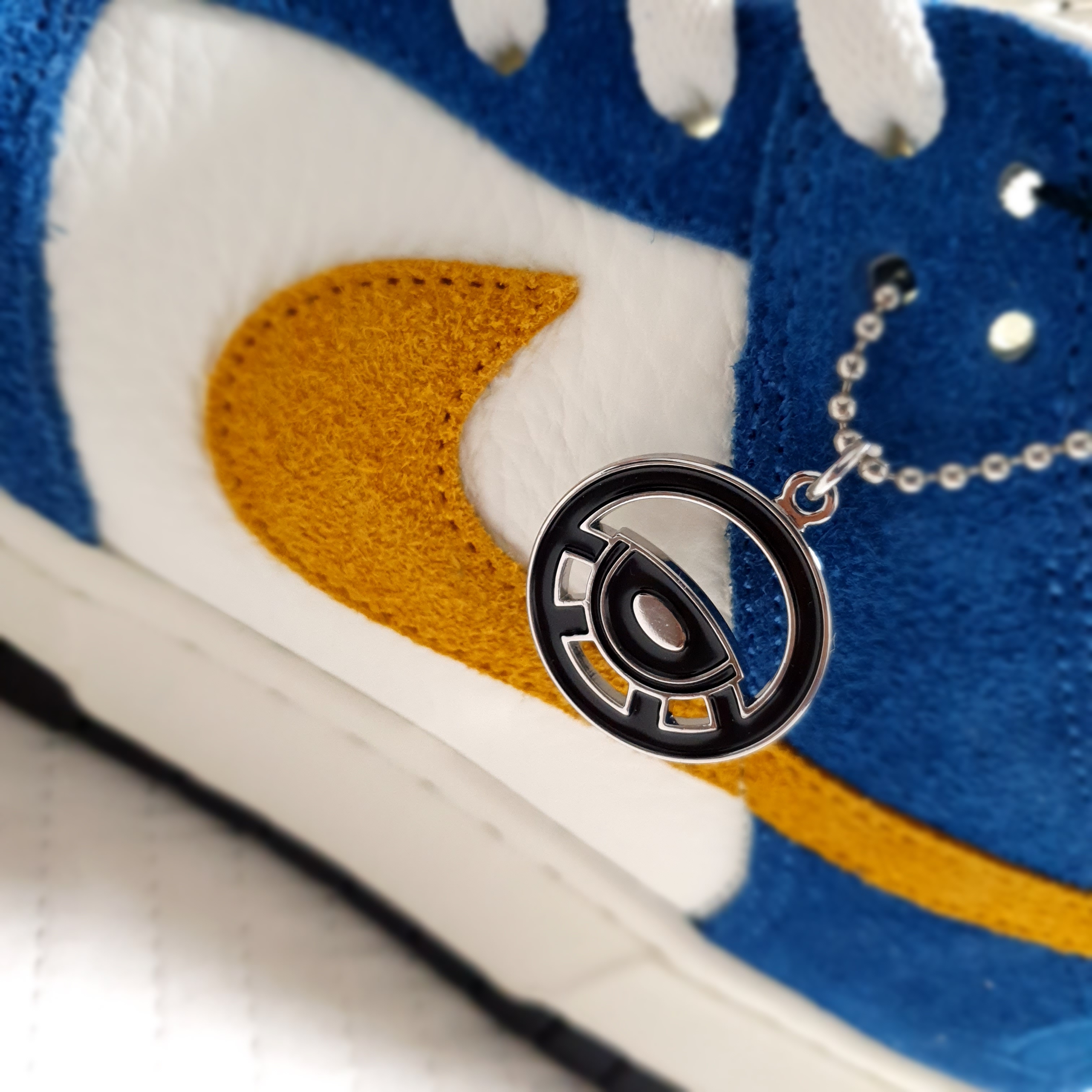 Nike x Kasina Dunk Low 80's Bus, Adidas Yeezy Boost 700 Inertia 착용 스타일 - 3