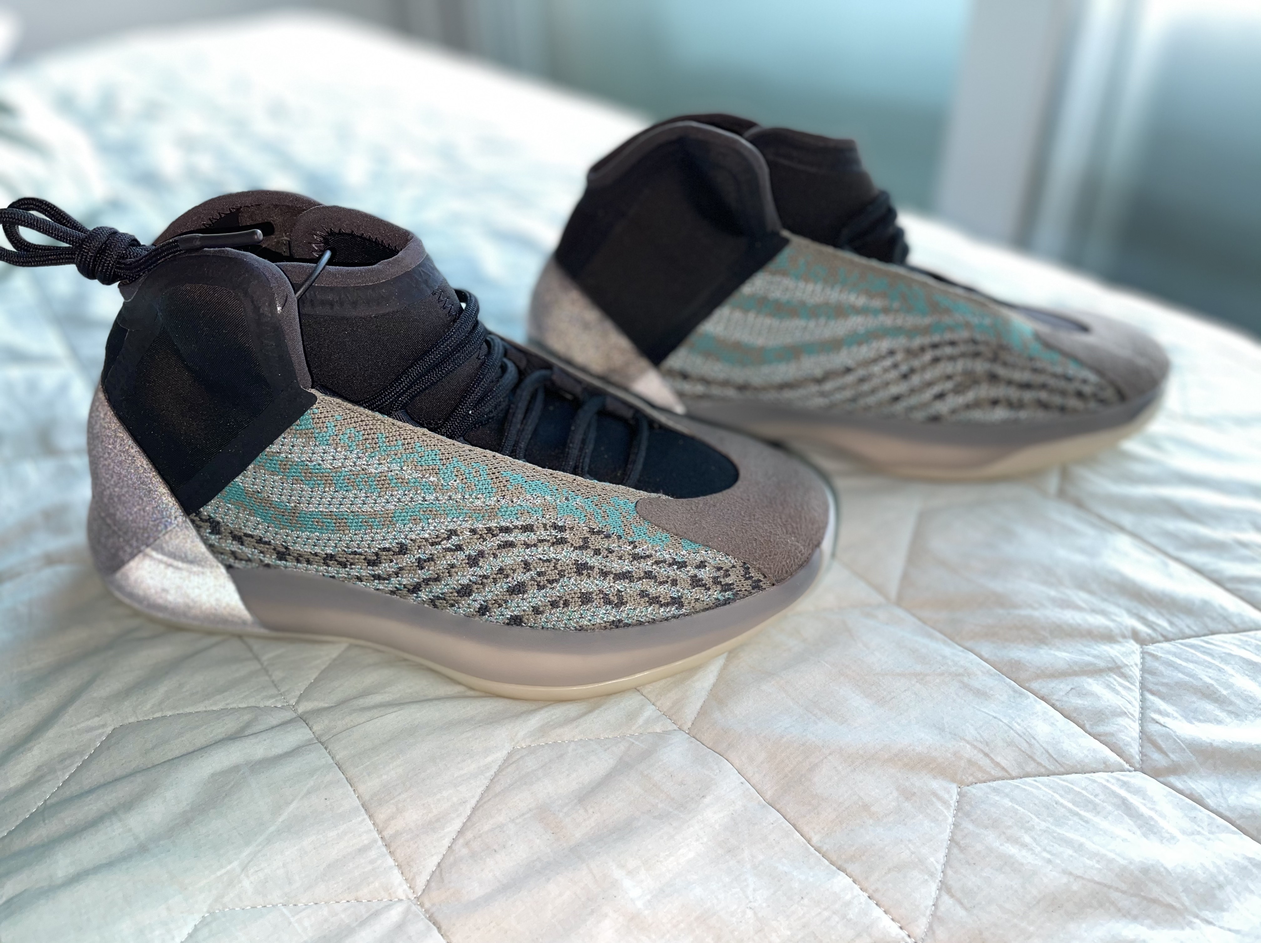 Adidas Yeezy QNTM Teal Blue 착용 스타일 - 2