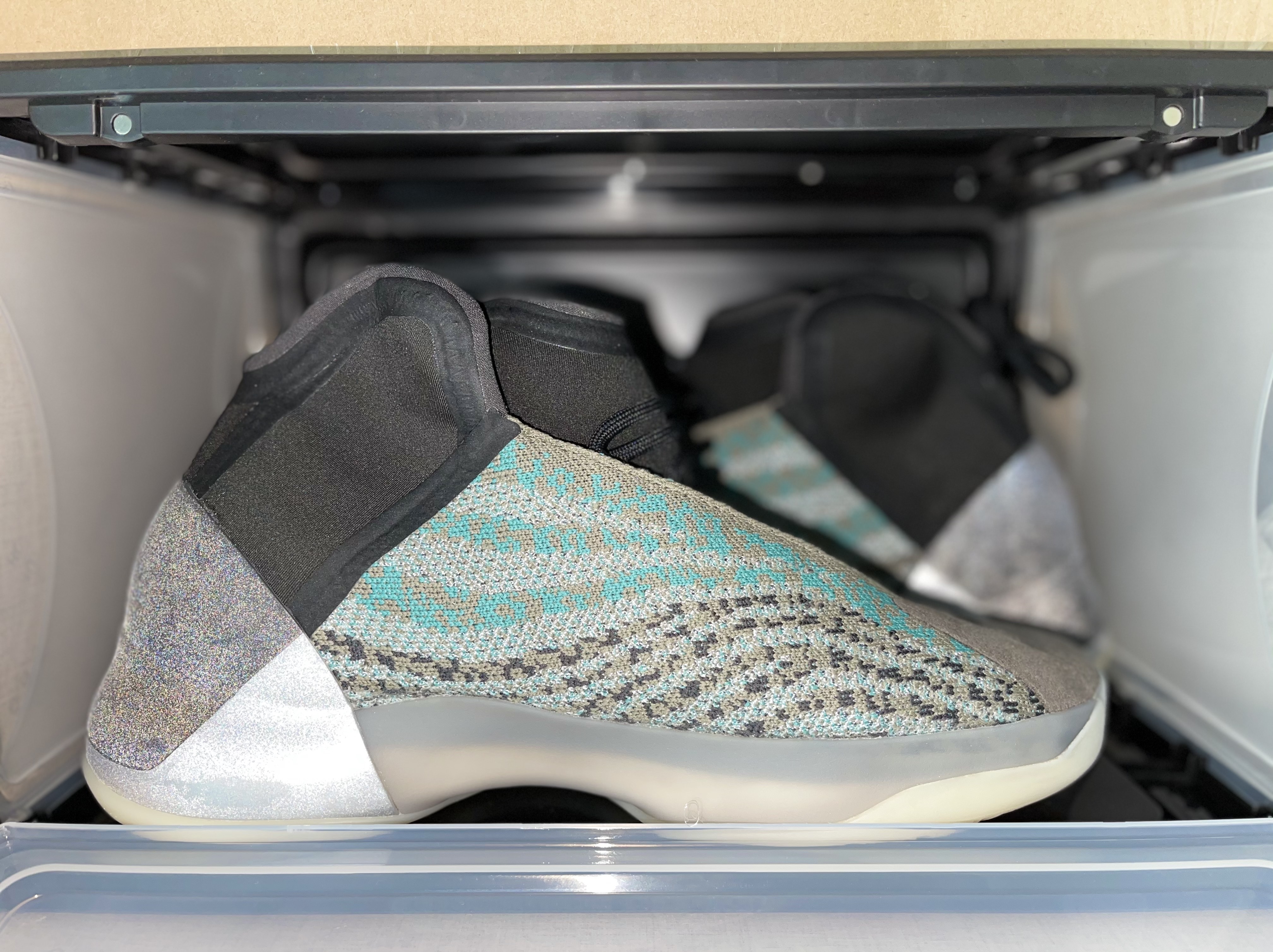 Adidas Yeezy QNTM Teal Blue 착용 스타일 - 1