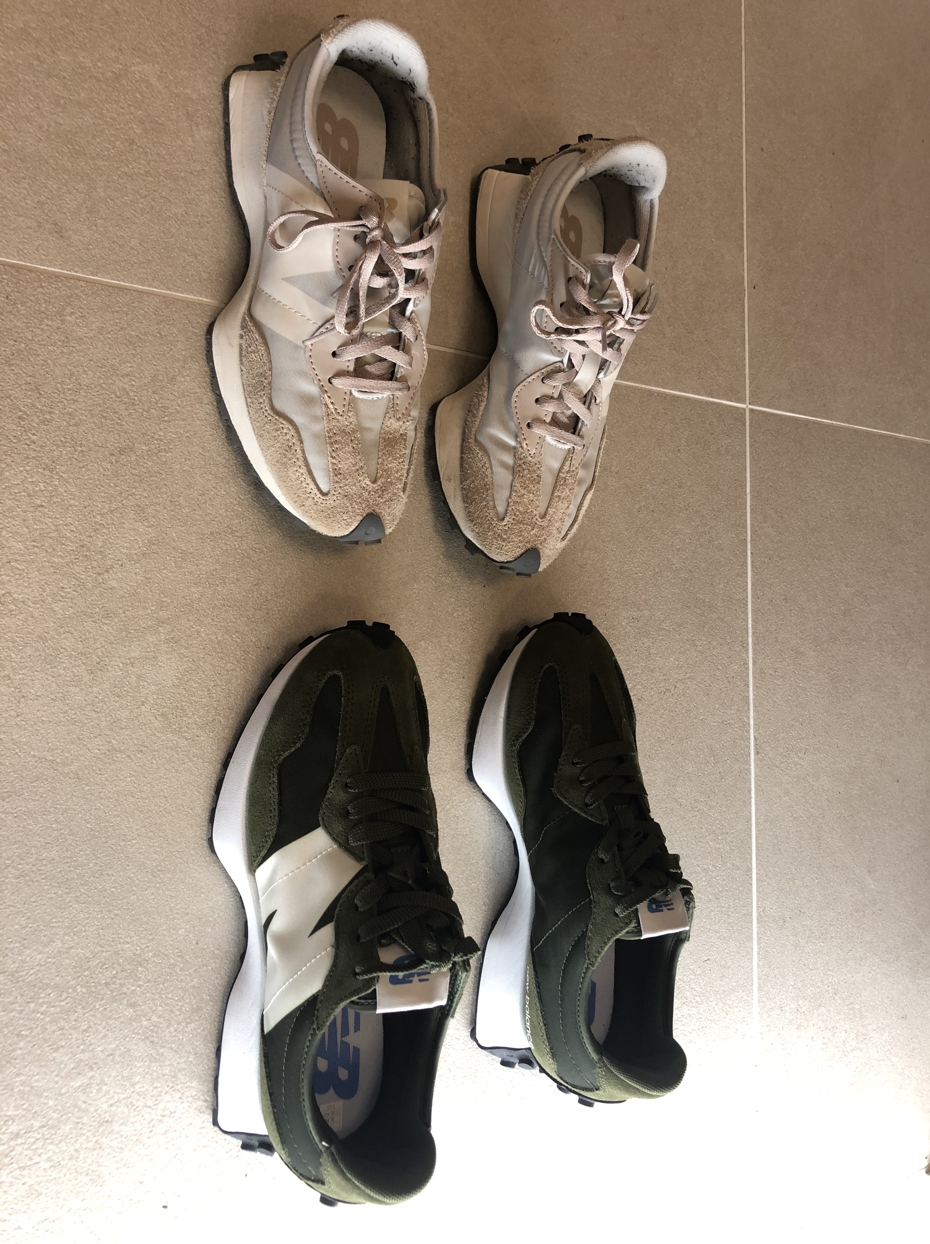 New Balance 327 Oak Leaf Green, (W) New Balance 327 Grey Beige 착용 스타일 - 1