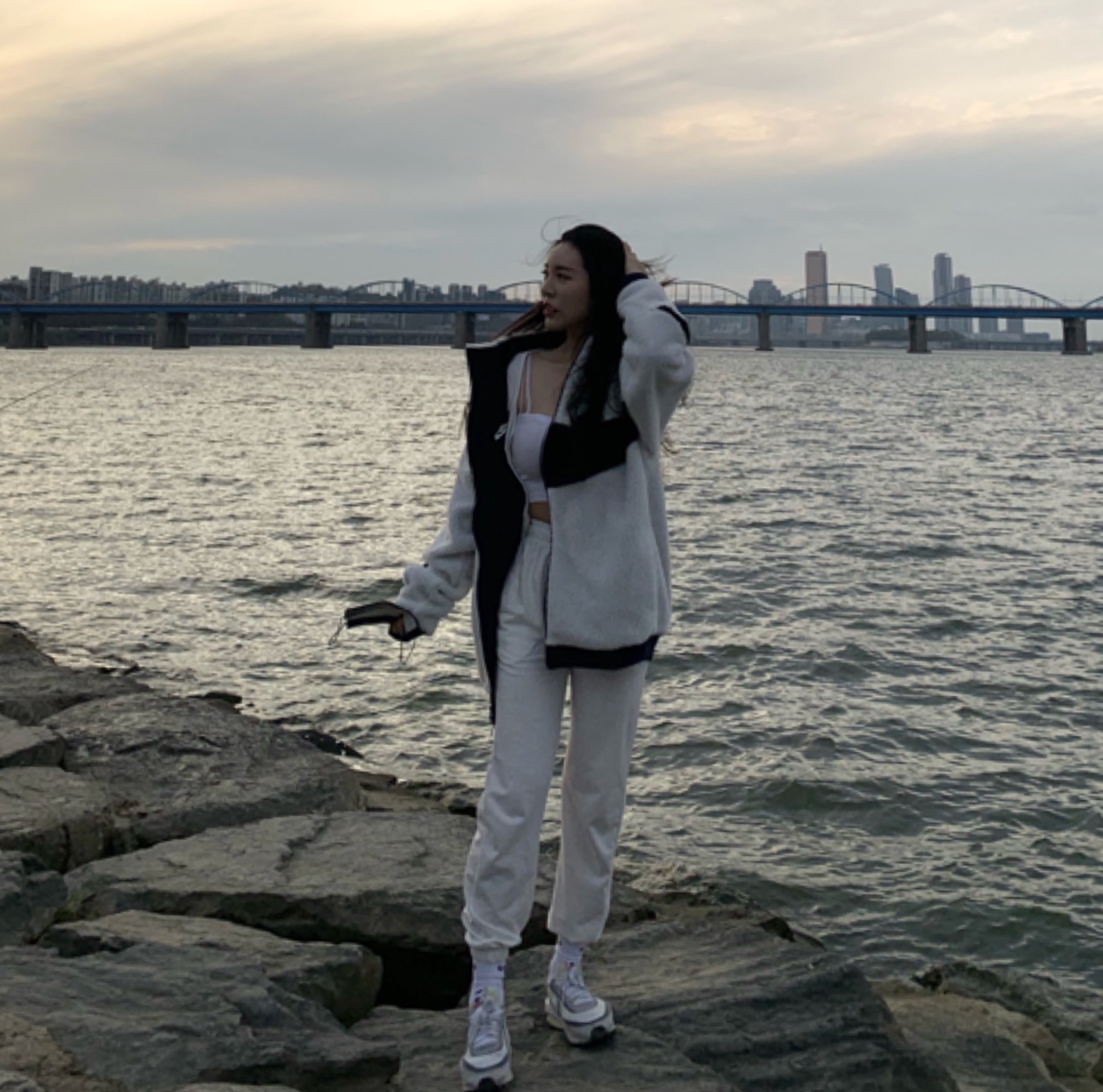 Nike Big Swoosh Full Zip Jacket White Navy, Nike x Sacai LDWaffle Summit White 착용 스타일 - 2