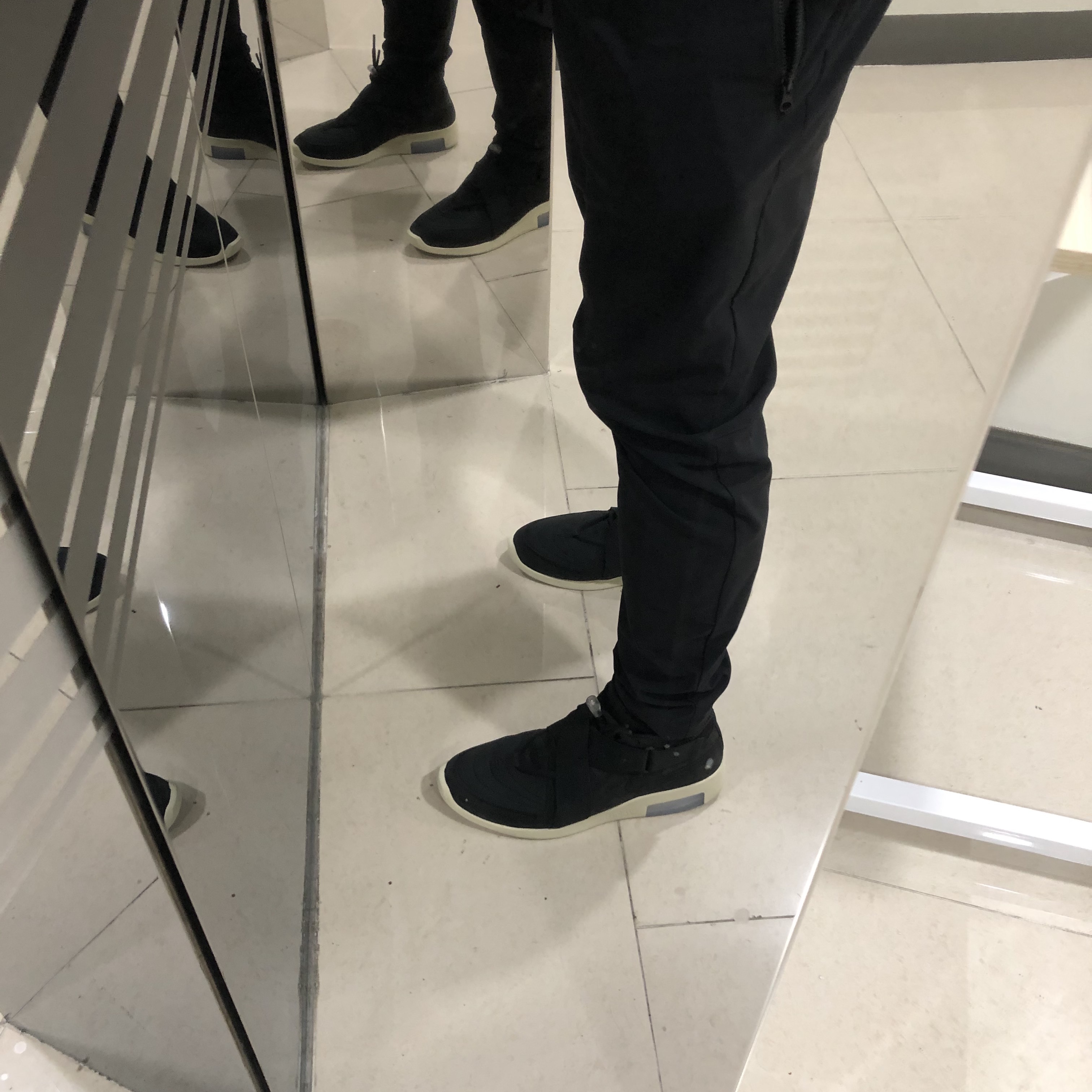 Nike x Fear of God Air Fear of God Raid Black 착용 스타일 - 3