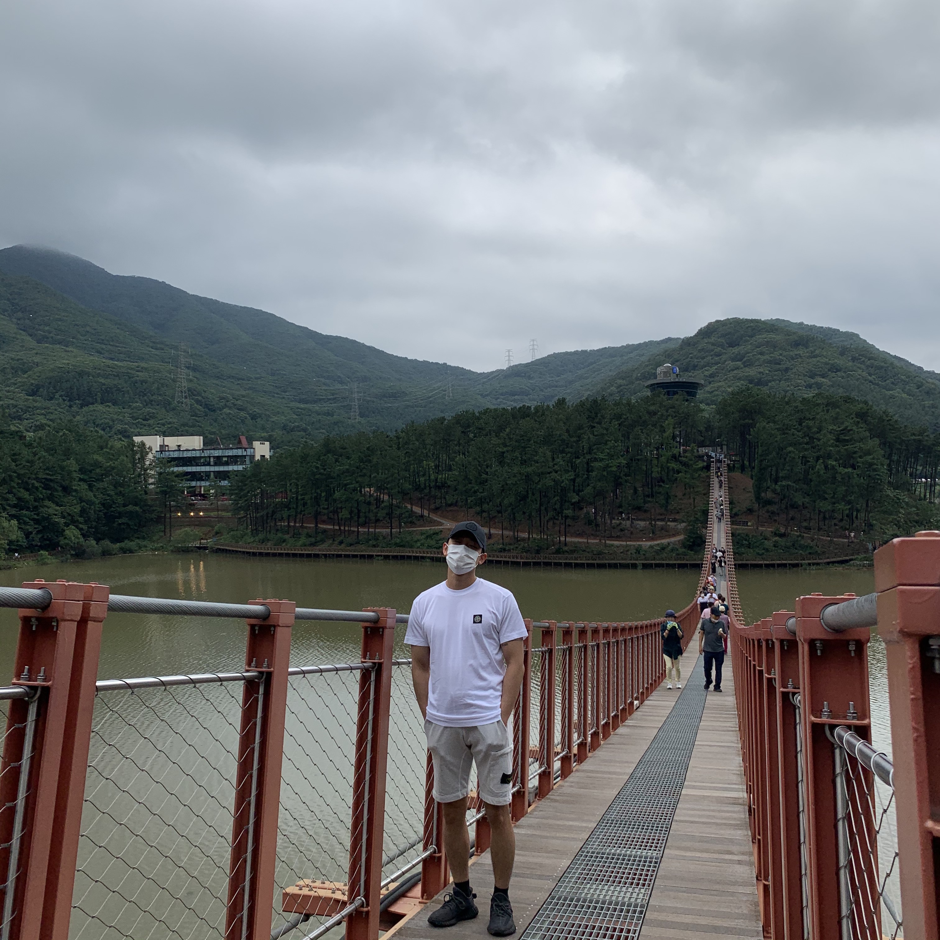 Adidas Yeezy Boost 350 V2 Black - Non-Reflective, Stone Island 24113 T-Shirt White - 21SS 착용 스타일