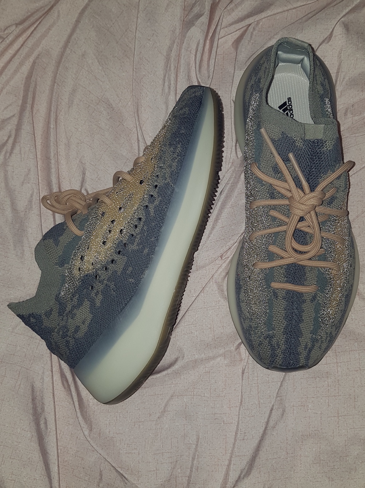 Adidas Yeezy Boost 380 Mist - Non-Reflective 착용 스타일 - 4
