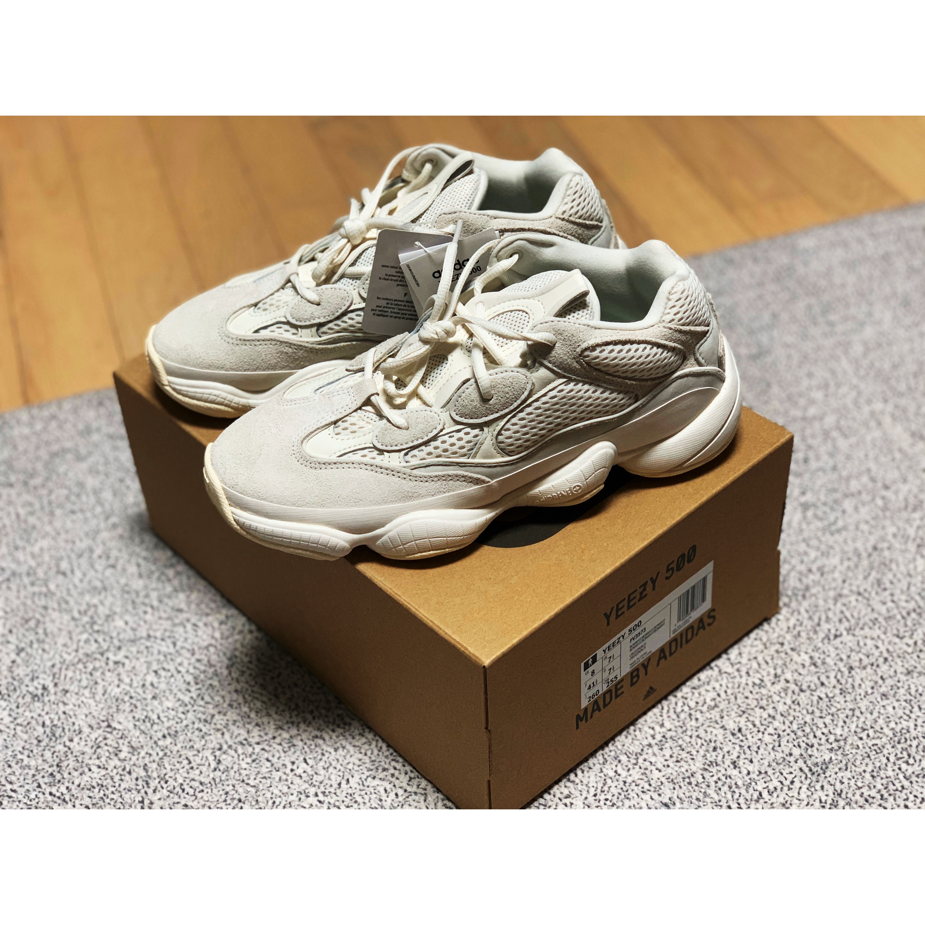Adidas Yeezy 500 Bone White 착용 스타일