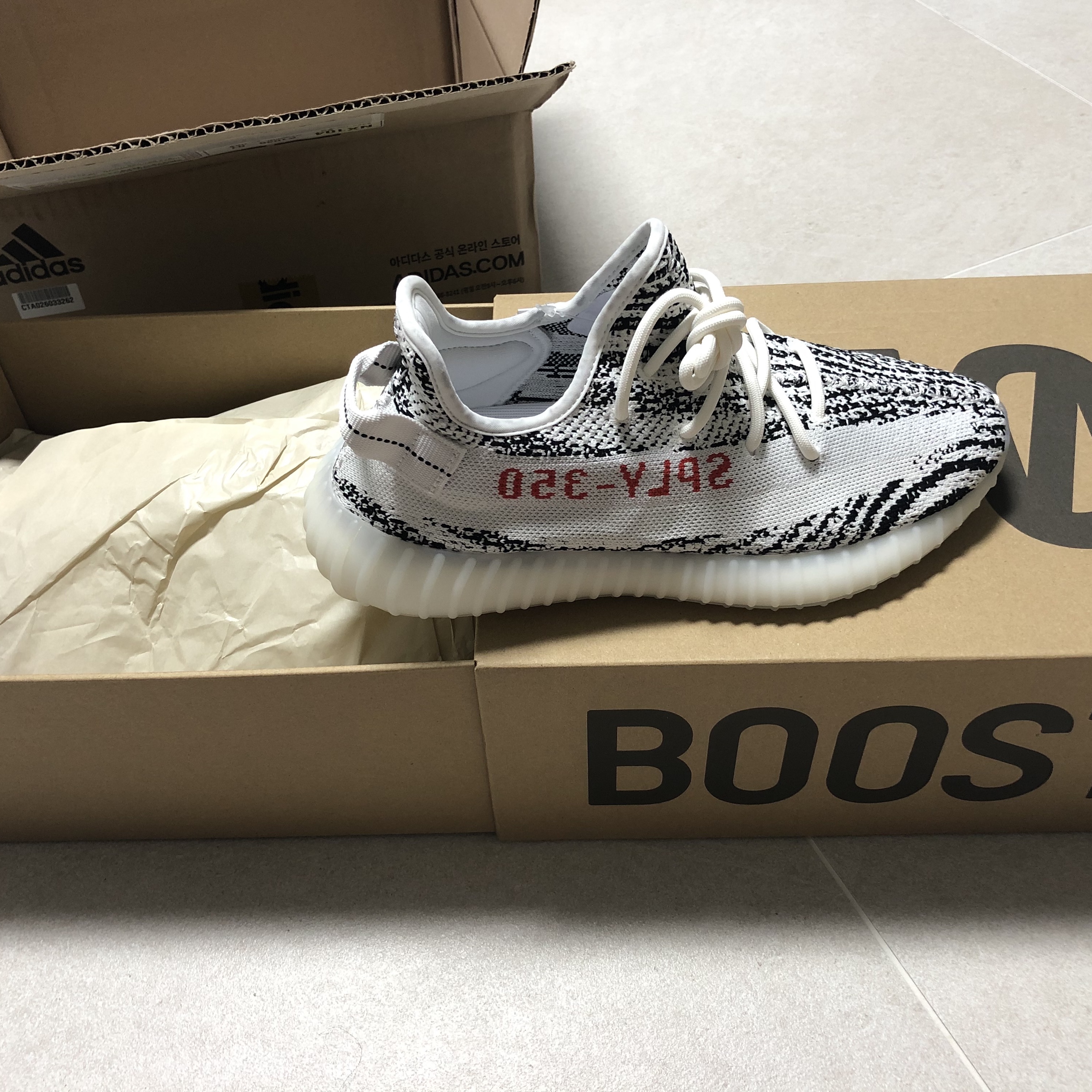 Adidas Yeezy Boost 350 V2 Zebra 2017/2019/2020 착용 스타일 - 3