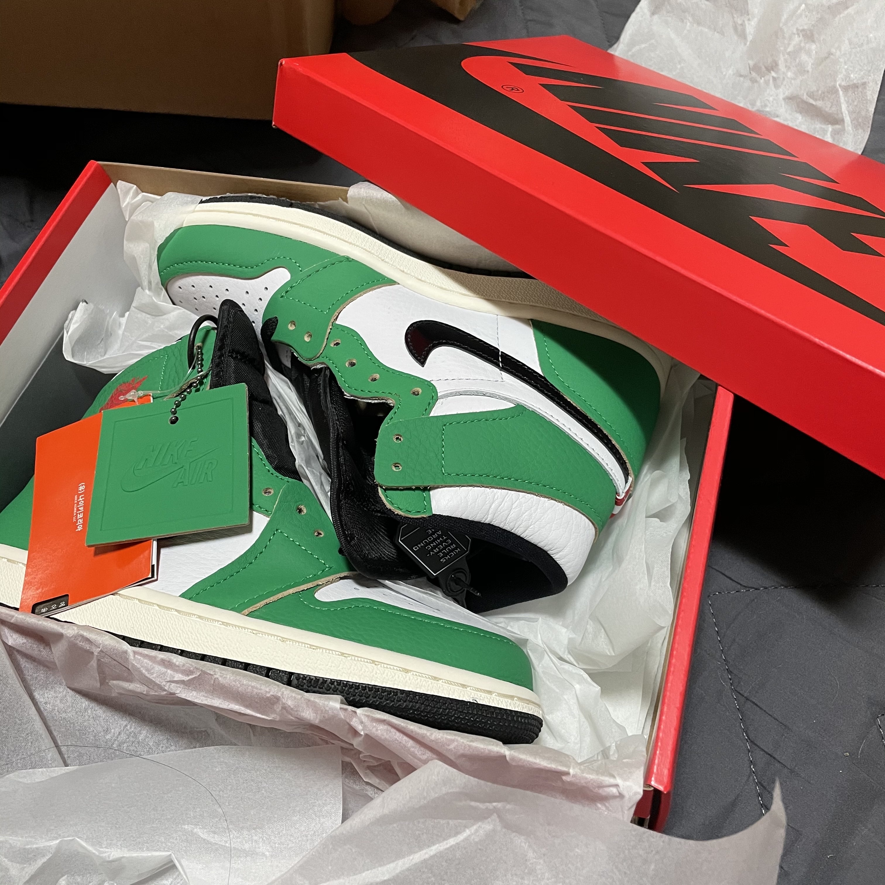 (W) Jordan 1 Retro High OG Lucky Green 착용 스타일