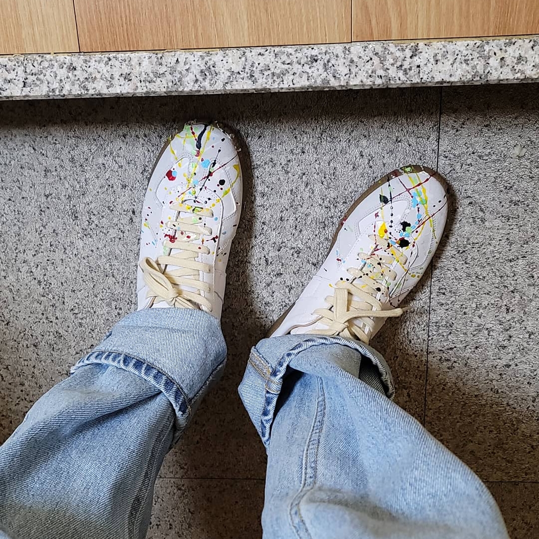 Maison Margiela Replica Paint Drop Sneakers 착용 스타일