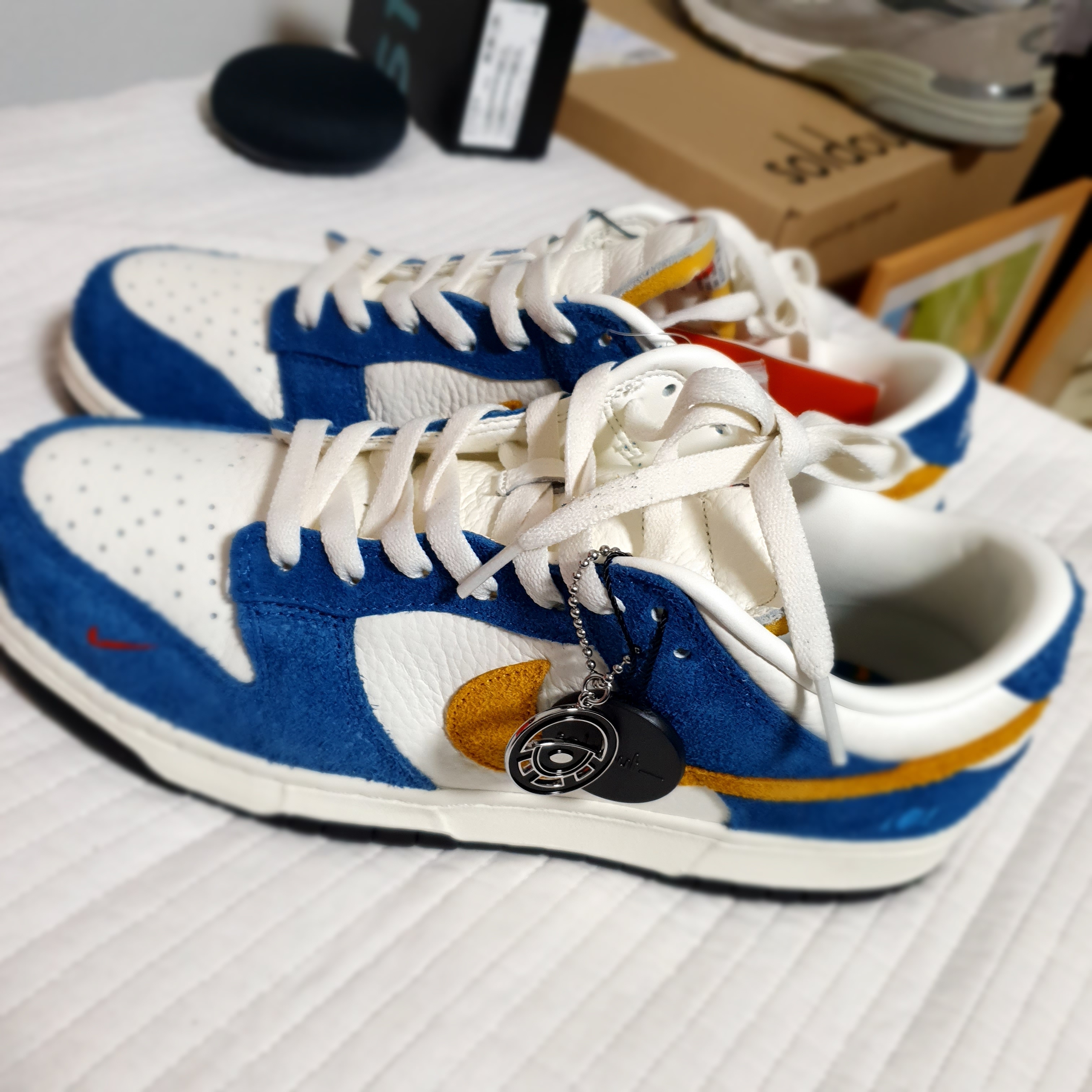 Nike x Kasina Dunk Low 80's Bus, Adidas Yeezy Boost 700 Inertia 착용 스타일 - 4