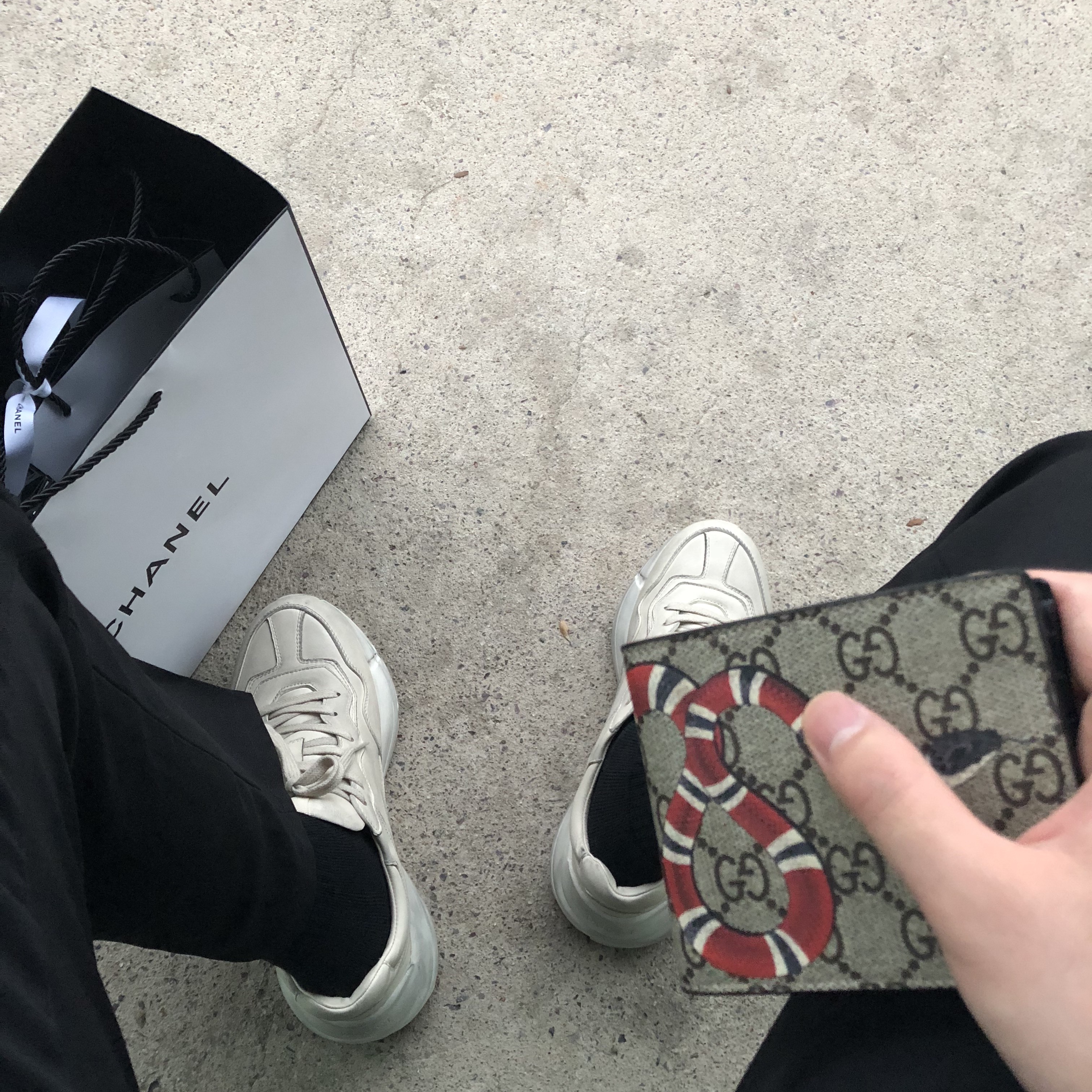 Gucci Rhyton Leather Sneakers Distressed Ivory 착용 스타일